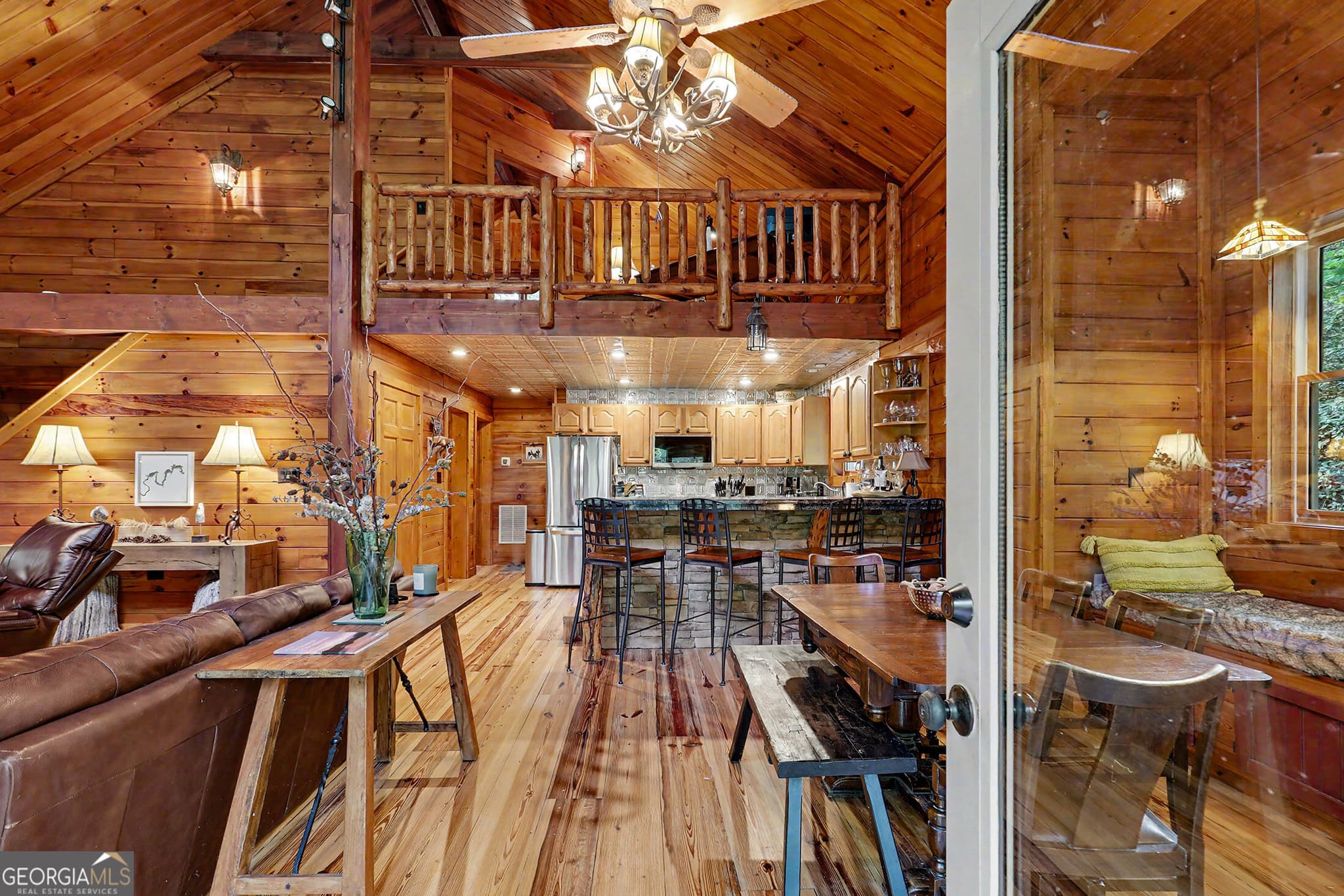 4 bedroom, 3 bathroom, 2,944 sq ft cabin,single family residence for sale at 79 Beachside Lane, Lakemont, GA 30552 — photo 6