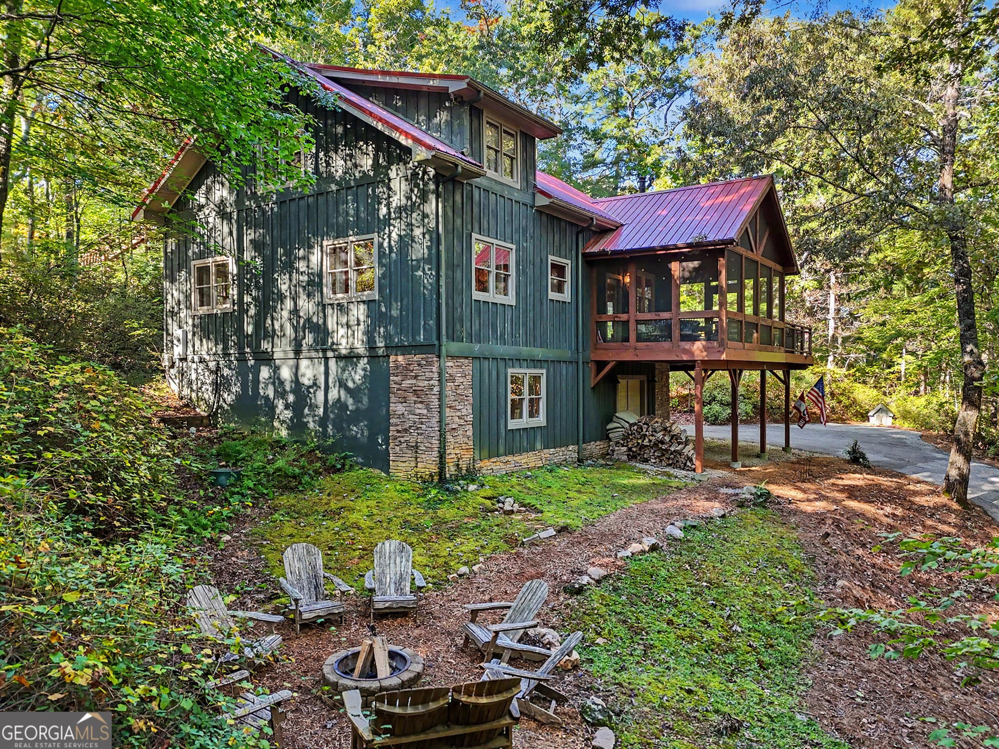 4 bedroom, 3 bathroom, 2,944 sq ft cabin,single family residence for sale at 79 Beachside Lane, Lakemont, GA 30552 — photo 3