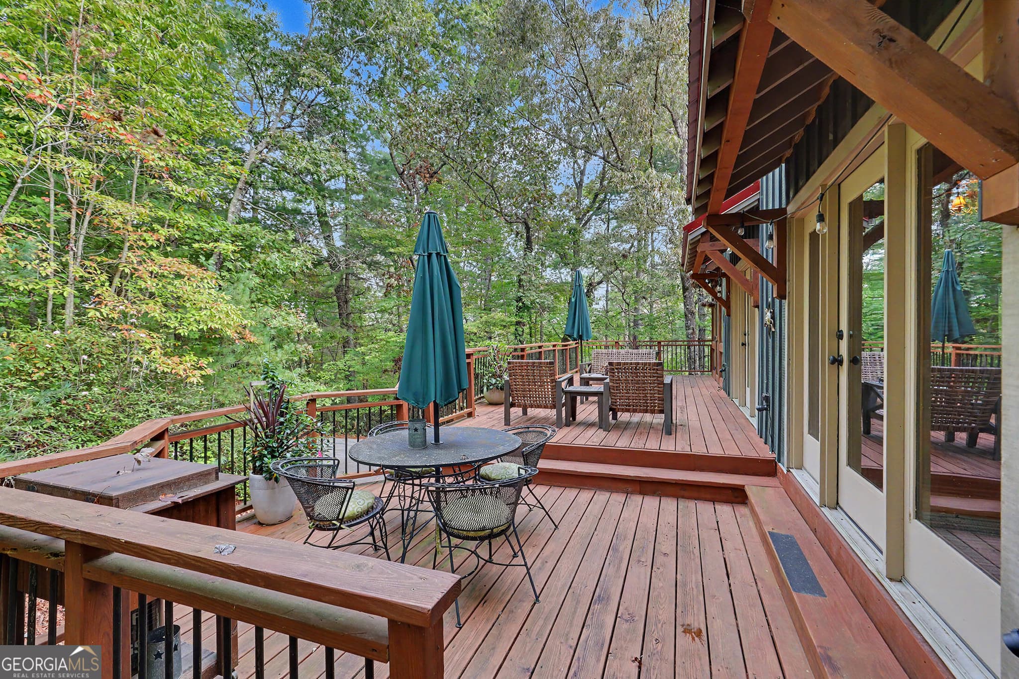 4 bedroom, 3 bathroom, 2,944 sq ft cabin,single family residence for sale at 79 Beachside Lane, Lakemont, GA 30552 — photo 5