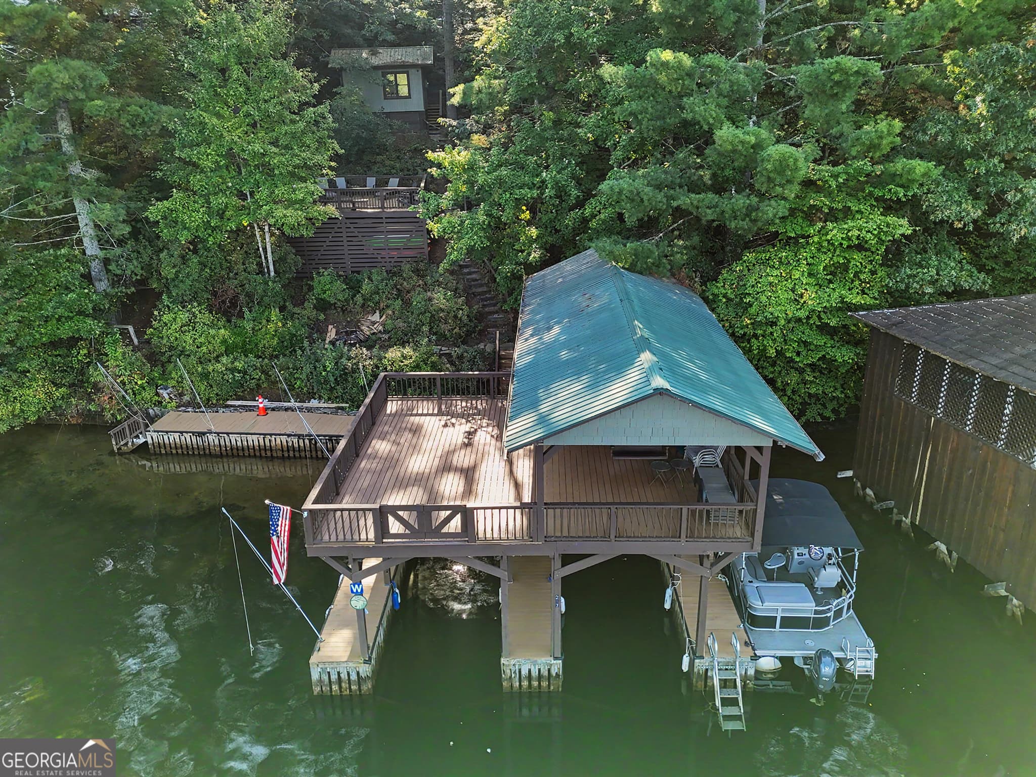 4 bedroom, 3 bathroom, 2,944 sq ft cabin,single family residence for sale at 79 Beachside Lane, Lakemont, GA 30552 — photo 4