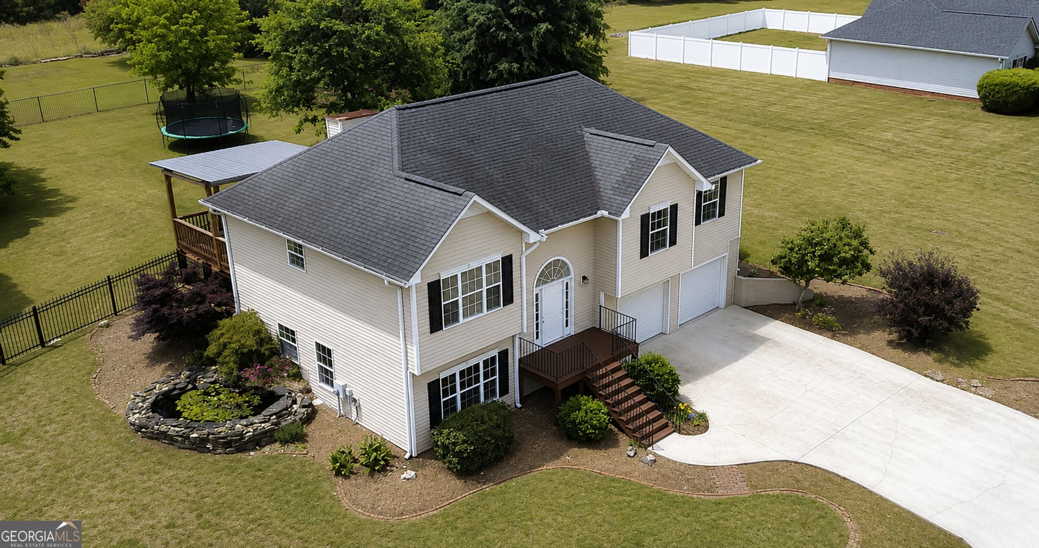 4 bedroom, 3 bathroom, 2,026 sq ft single family residence for sale at 9 Ferry Crossing Drive, Rome, GA 30161 — photo 2