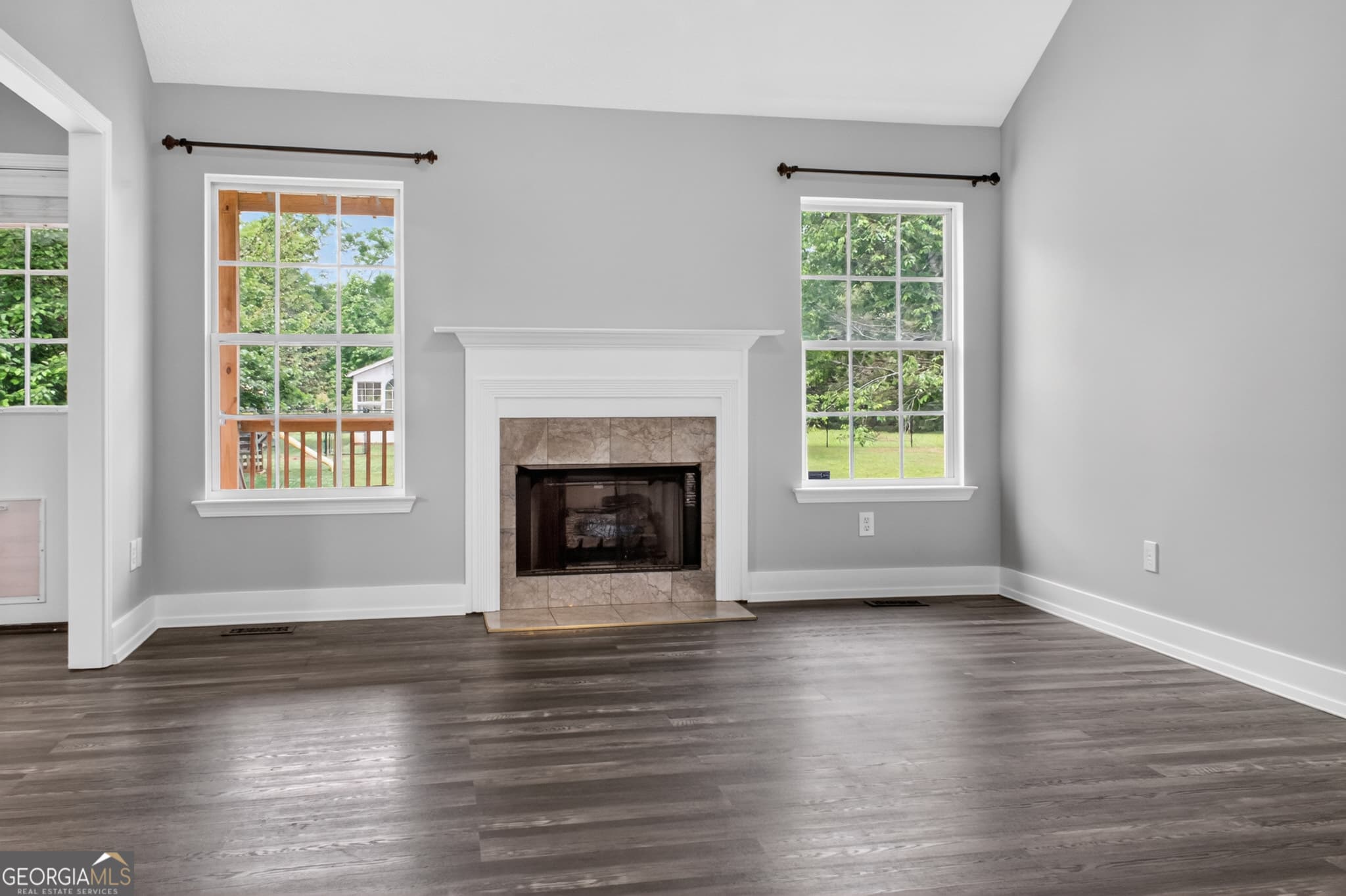 4 bedroom, 3 bathroom, 2,026 sq ft single family residence for sale at 9 Ferry Crossing Drive, Rome, GA 30161 — photo 3