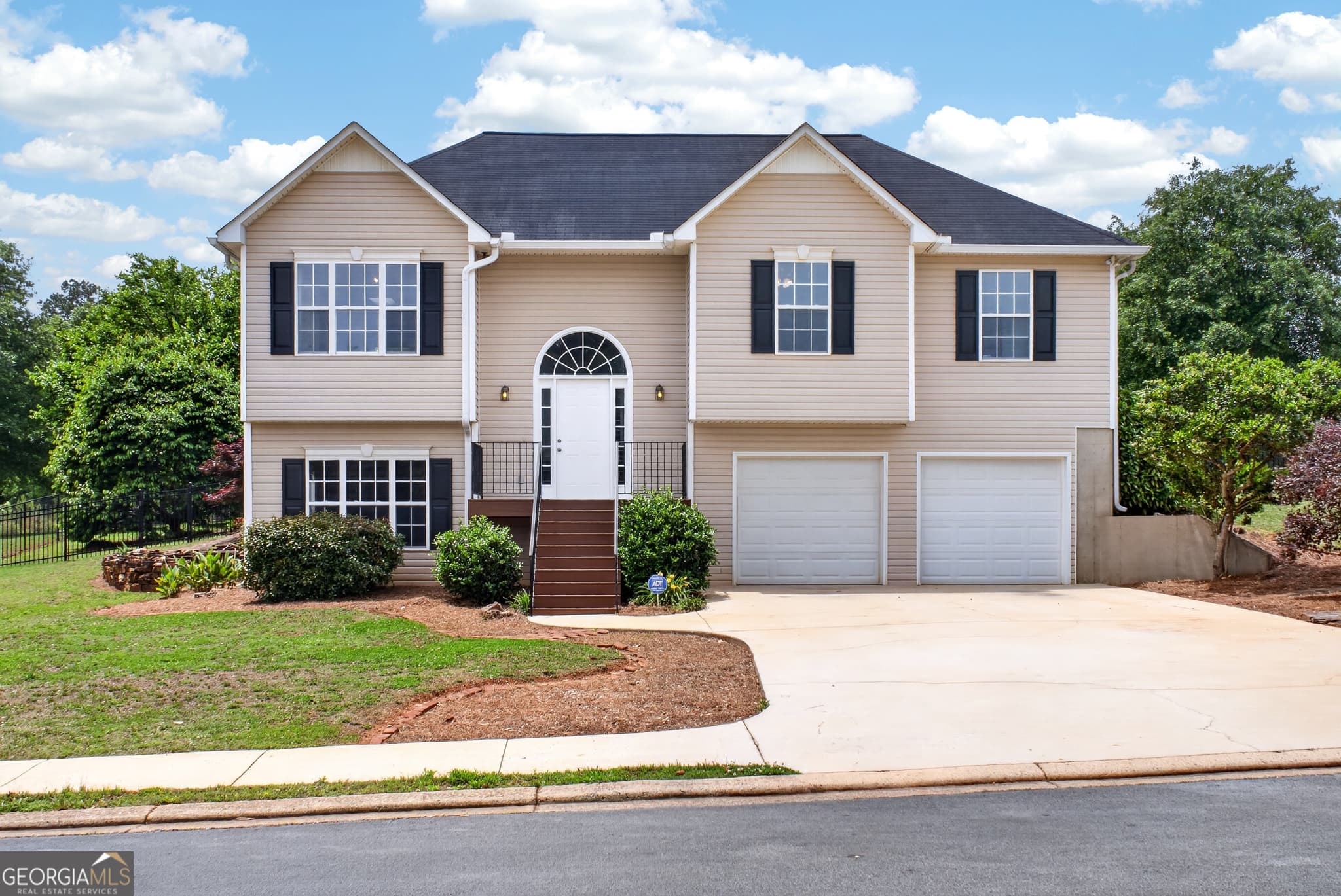 4 bedroom, 3 bathroom, 2,026 sq ft single family residence for sale at 9 Ferry Crossing Drive, Rome, GA 30161 — photo 1 of 34