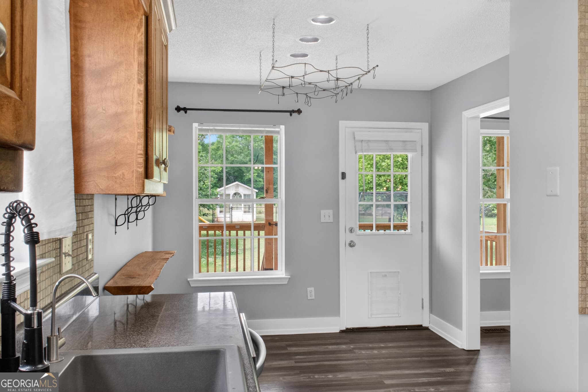 4 bedroom, 3 bathroom, 2,026 sq ft single family residence for sale at 9 Ferry Crossing Drive, Rome, GA 30161 — photo 4
