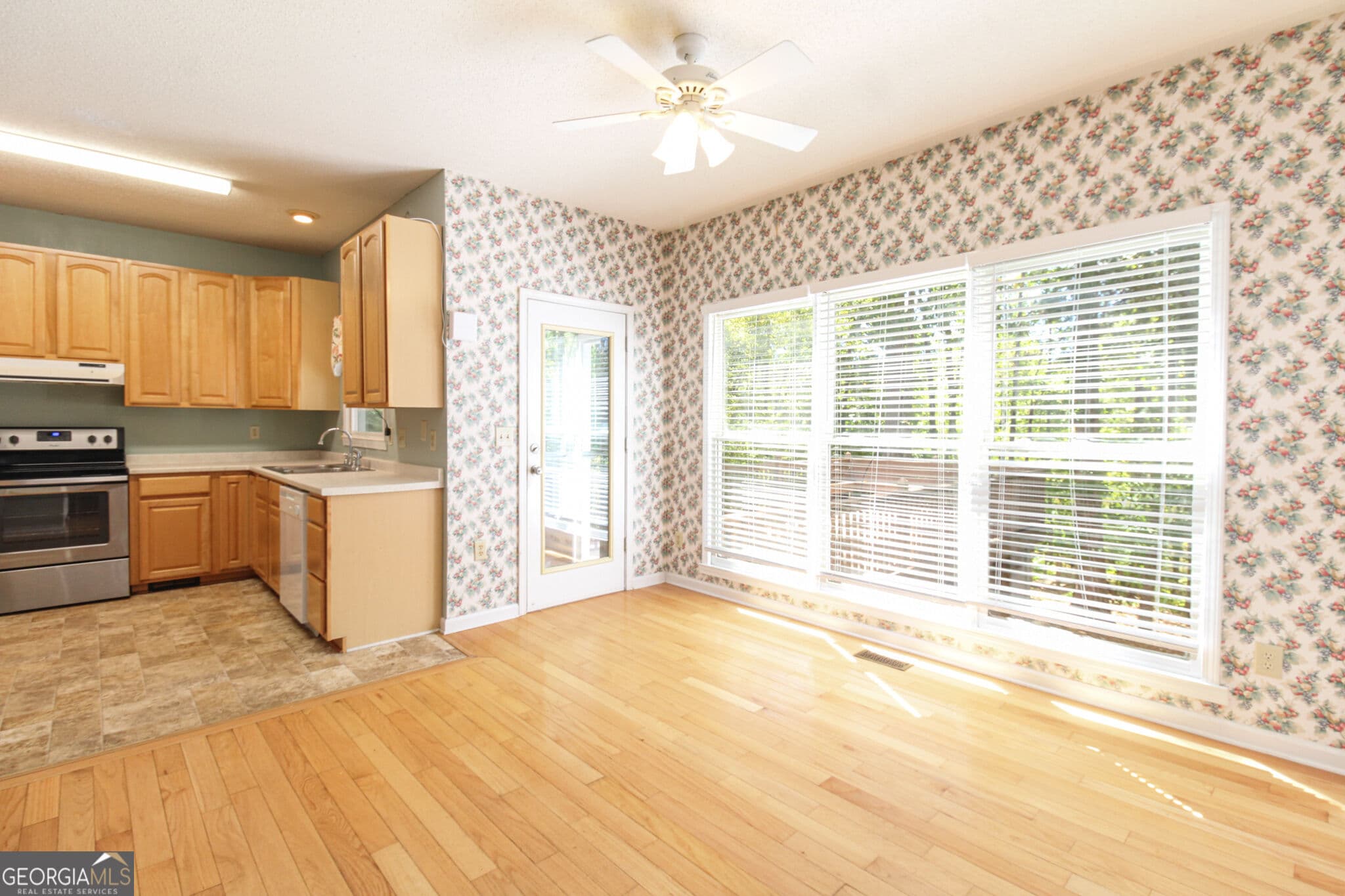 4 bedroom, 3.5 bathroom, 3,827 sq ft single family residence for sale at 1320 Barnett Ridge, Athens, GA 30605 — photo 7