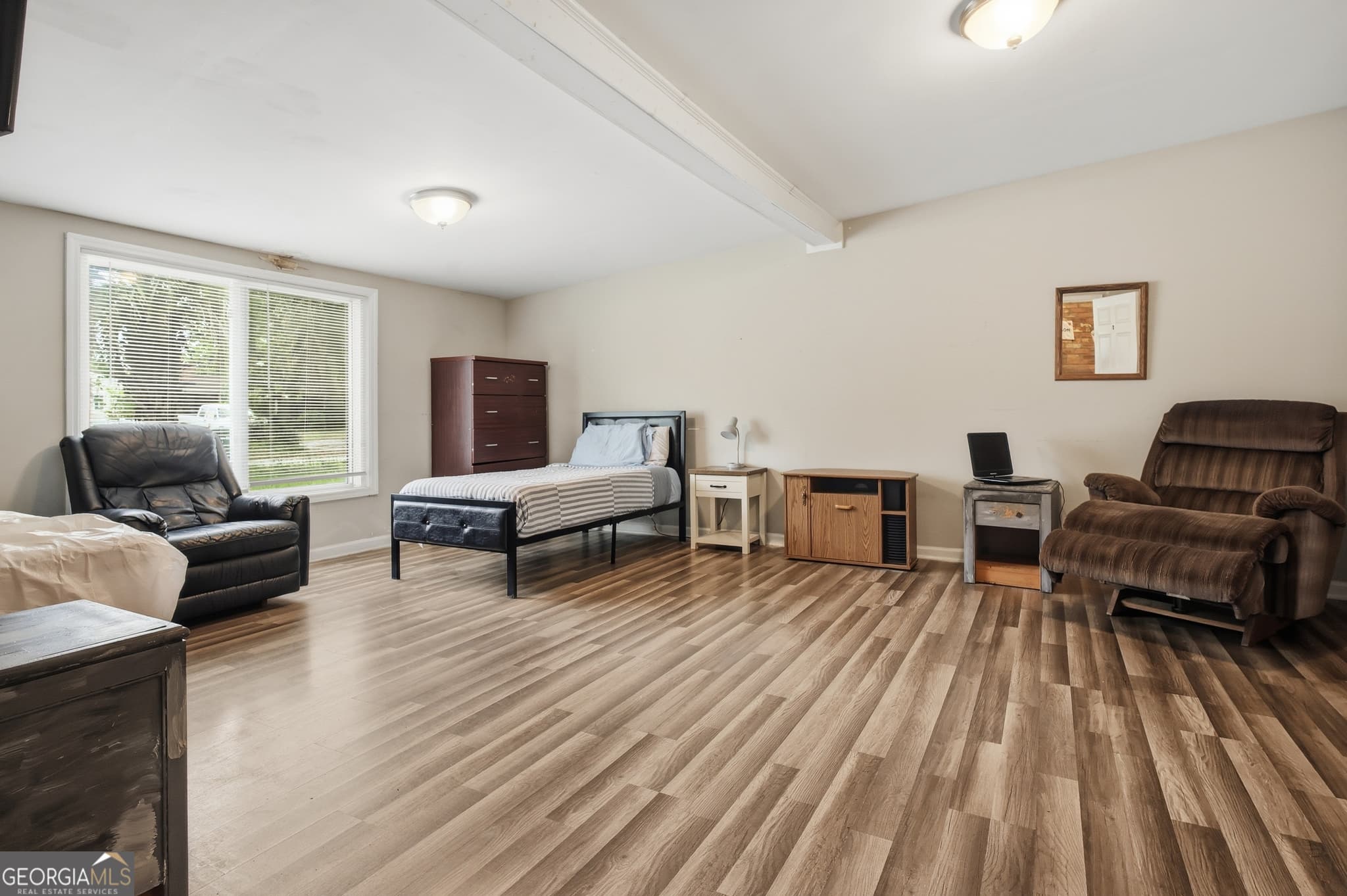 4 bedroom, 3 bathroom, 2,072 sq ft mixed use for sale at 213 Chippewa Drive, Savannah, GA 31406 — photo 2