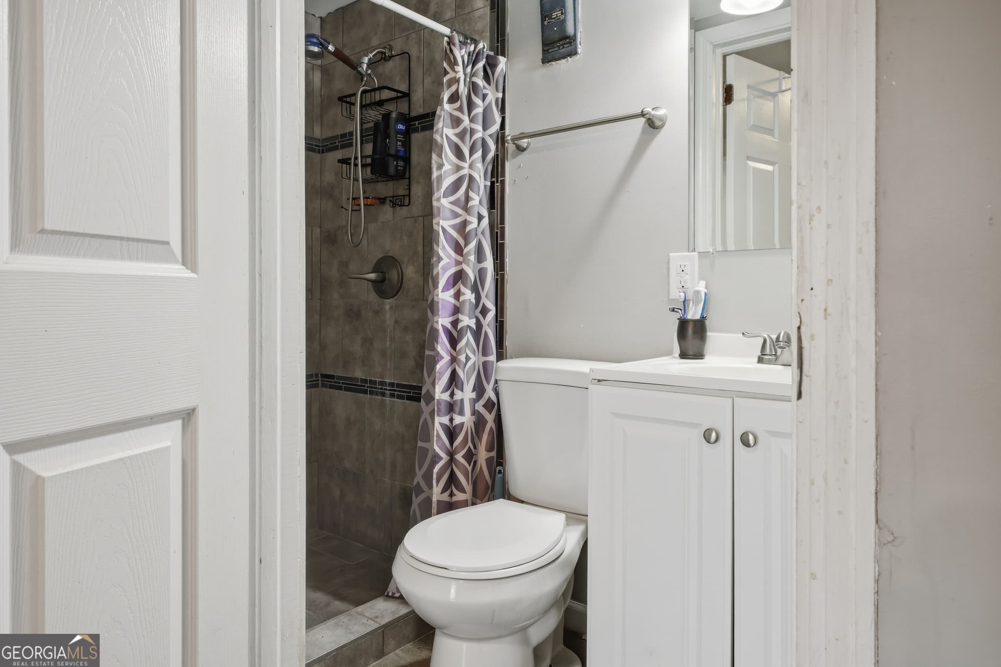 4 bedroom, 3 bathroom, 2,072 sq ft mixed use for sale at 213 Chippewa Drive, Savannah, GA 31406 — photo 3