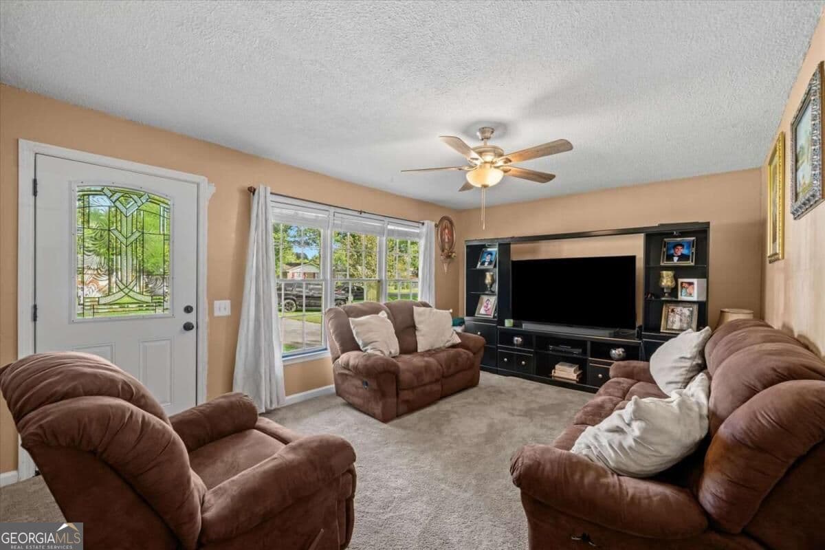 3 bedroom, 1.5 bathroom, 1,377 sq ft single family residence for sale at 123 Donna Street, Calhoun, GA 30701 — photo 5