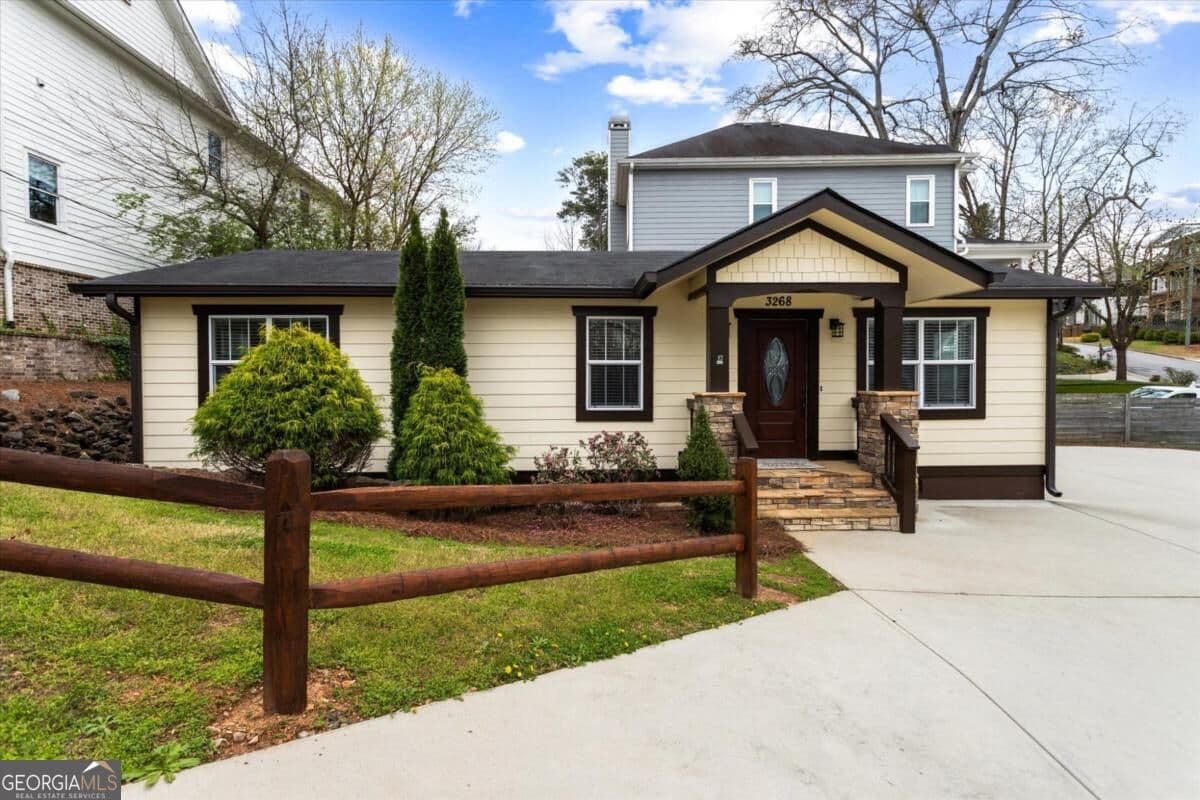 2 bedroom, 2 bathroom, 1,008 sq ft single family residence for sale at 3268 Mae Avenue, Brookhaven, GA 30319