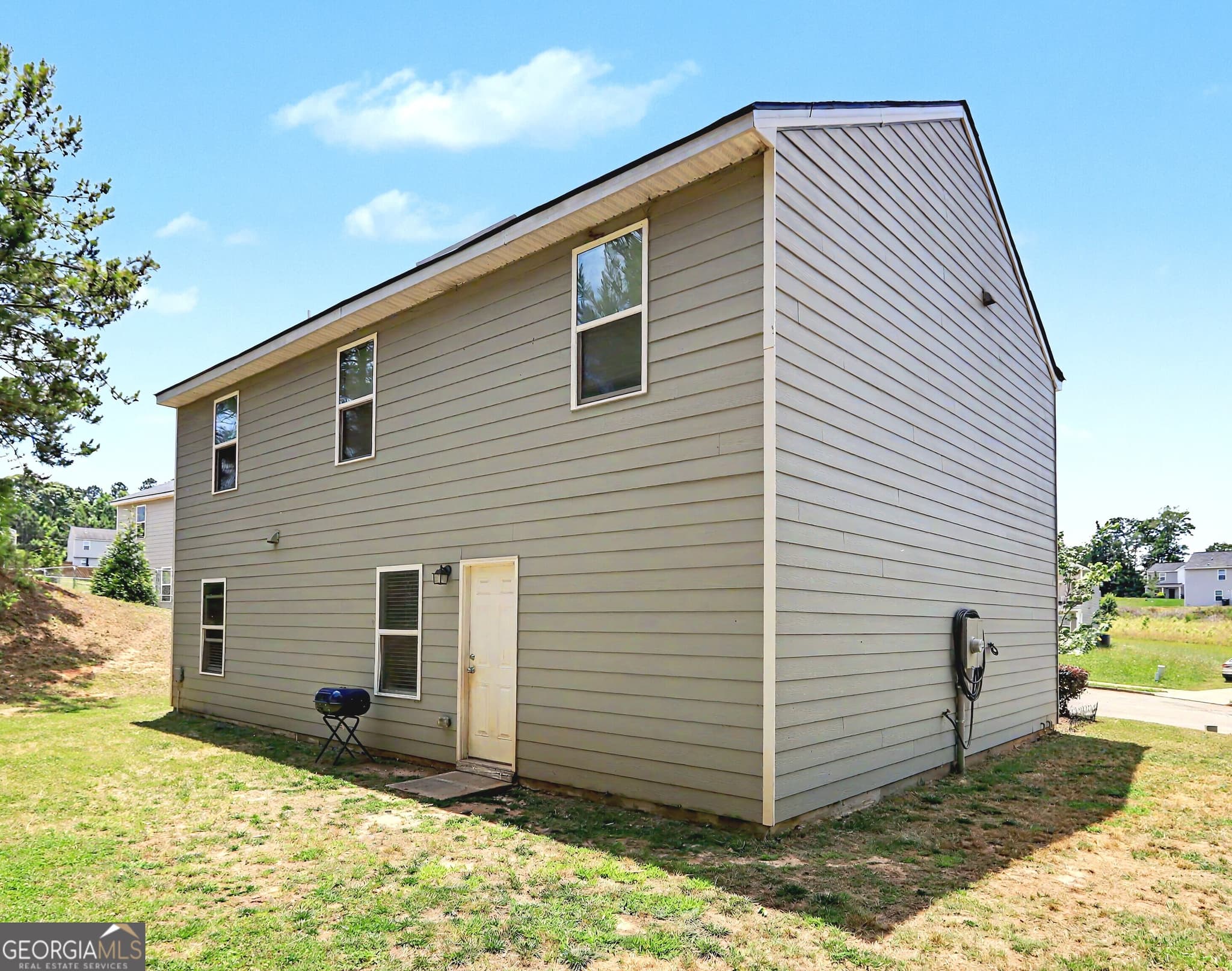 4 bedroom, 3 bathroom, 1,876 sq ft single family residence for sale at 1777 Robinson Court, Griffin, GA 30224 — photo 4