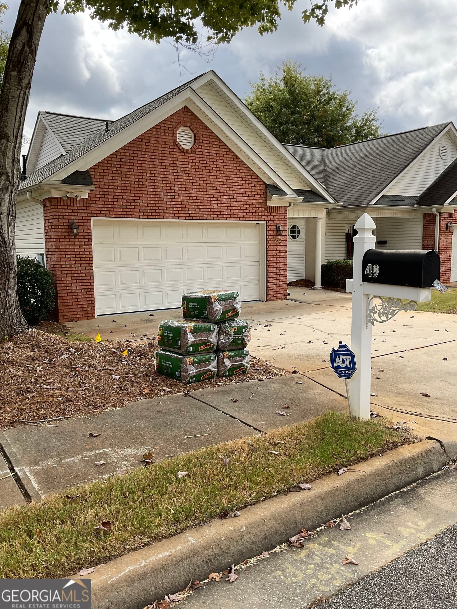 2 bedroom, 2 bathroom, 1,365 sq ft single family residence for sale at 49 Stony Oak Drive, Newnan, GA 30263 — photo 2