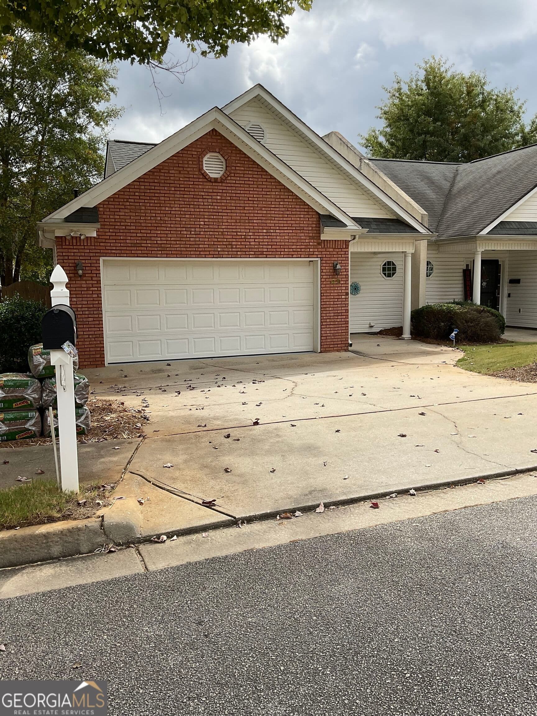 2 bedroom, 2 bathroom, 1,365 sq ft single family residence for sale at 49 Stony Oak Drive, Newnan, GA 30263 — photo 3