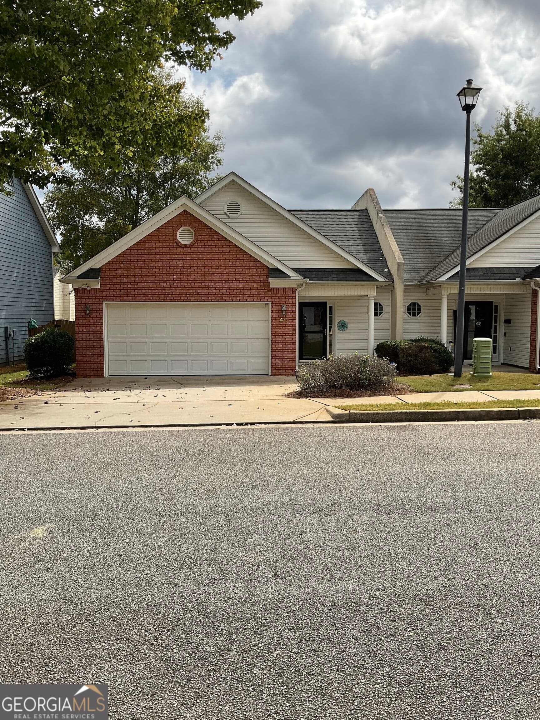 2 bedroom, 2 bathroom, 1,365 sq ft single family residence for sale at 49 Stony Oak Drive, Newnan, GA 30263