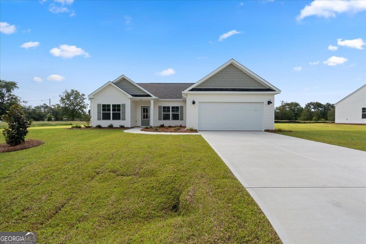 4 bedroom, 2 bathroom, 1,909 sq ft single family residence under contract at 205 Palmetto Loop, Vidalia, GA 30474