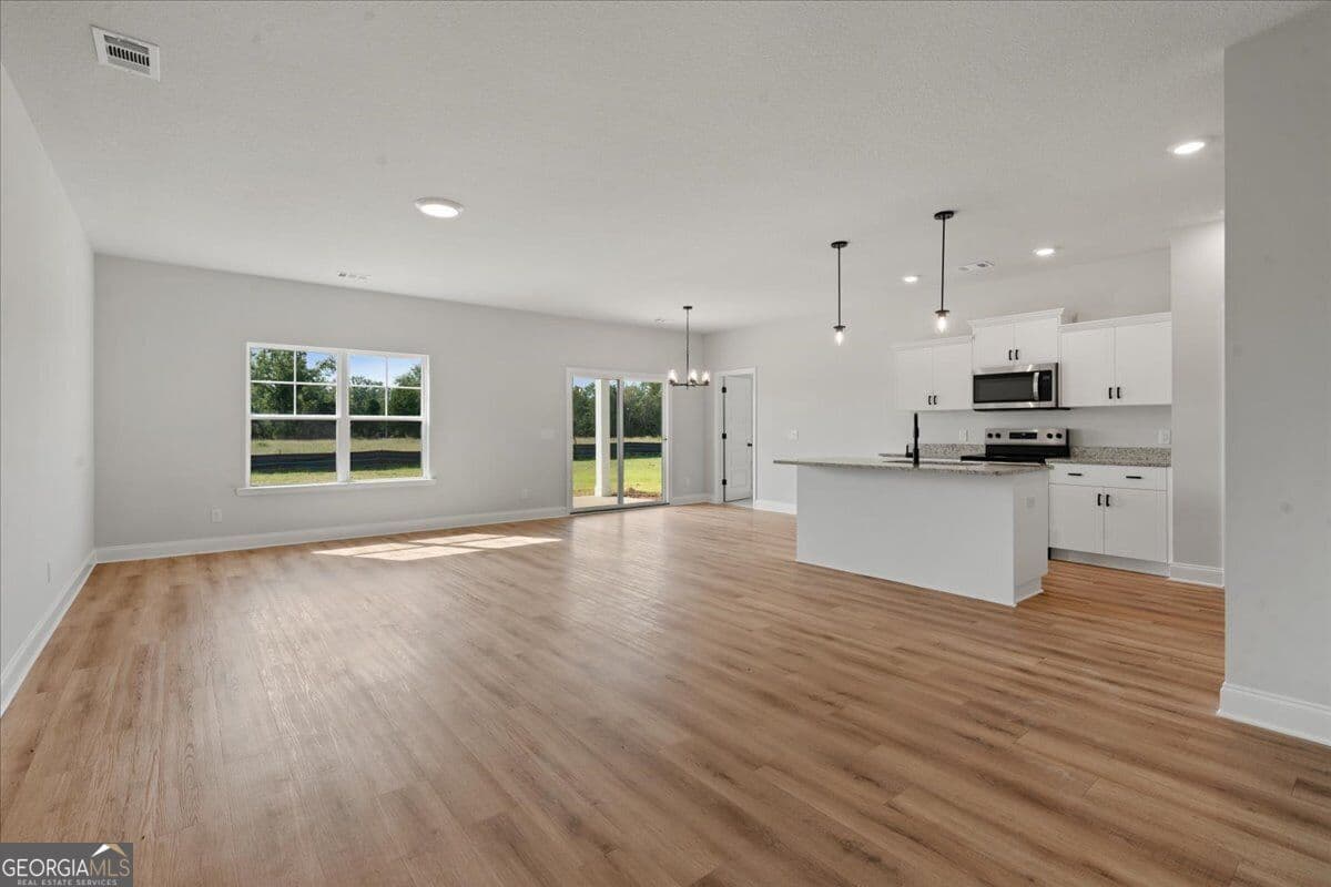 4 bedroom, 2 bathroom, 1,909 sq ft single family residence under contract at 205 Palmetto Loop, Vidalia, GA 30474 — photo 9