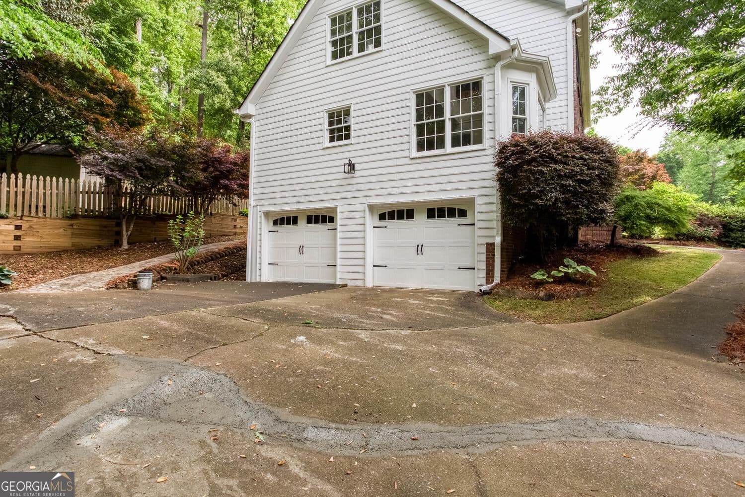 5 bedroom, 3.5 bathroom, 2,864 sq ft single family residence for sale at 4817 Ridgewood Creek Drive, Acworth, GA 30102 — photo 2