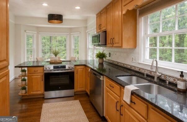 5 bedroom, 3.5 bathroom, 2,864 sq ft single family residence for sale at 4817 Ridgewood Creek Drive, Acworth, GA 30102 — photo 6