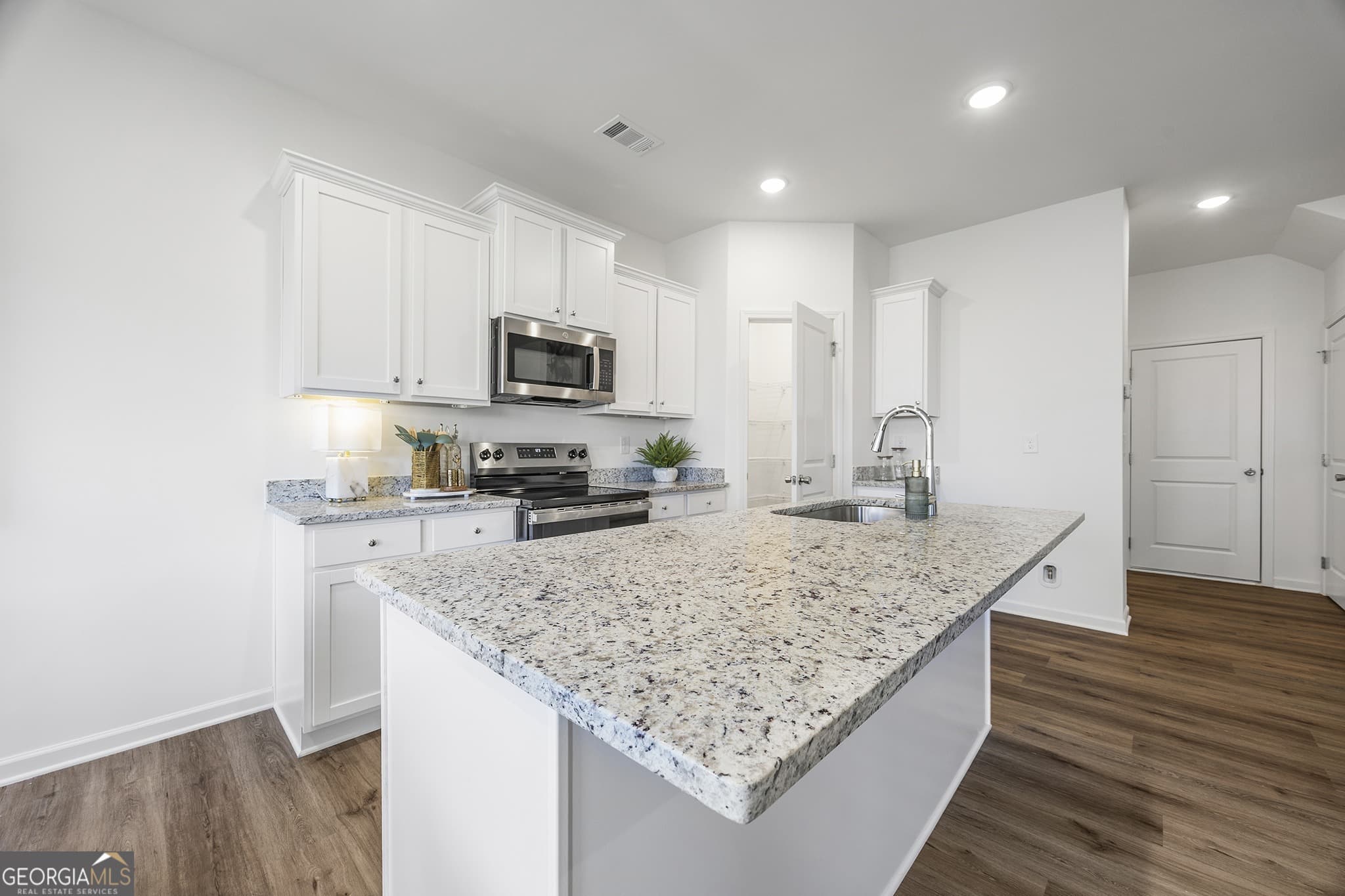 3 bedroom, 2.5 bathroom, 1,708 sq ft townhouse for sale at 2004 Fall Harvest Drive 279, Macon, GA 31216 — photo 8