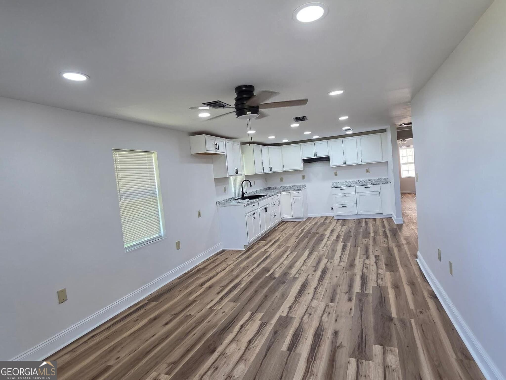 3 bedroom, 2 bathroom, 995 sq ft single family residence under contract at 2336 Woodlawn, Tifton, GA 31794 — photo 2