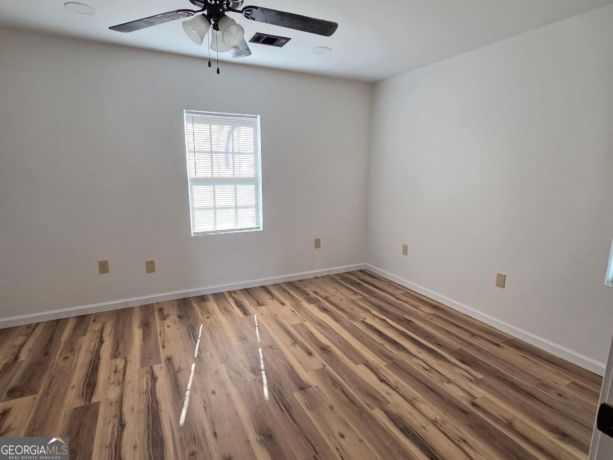 3 bedroom, 2 bathroom, 995 sq ft single family residence under contract at 2336 Woodlawn, Tifton, GA 31794 — photo 10