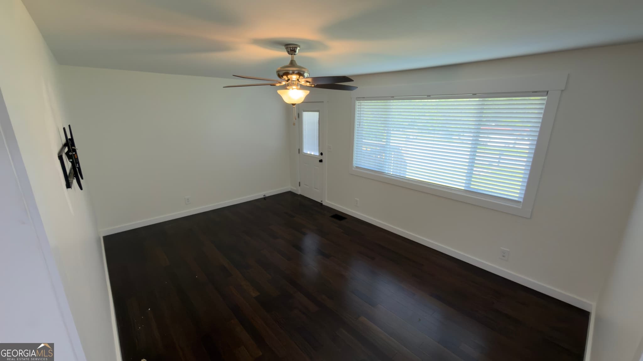 3 bedroom, 2 bathroom, 1,375 sq ft single family residence for sale at 1012 Mount Vernon Road, Tunnel Hill, GA 30755 — photo 6