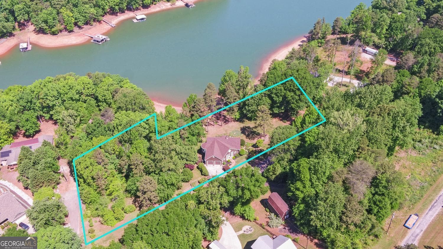 3 bedroom, 3 bathroom, 3,142 sq ft single family residence for sale at 1700 Harbor Light Marina Road, Lavonia, GA 30553 — photo 3