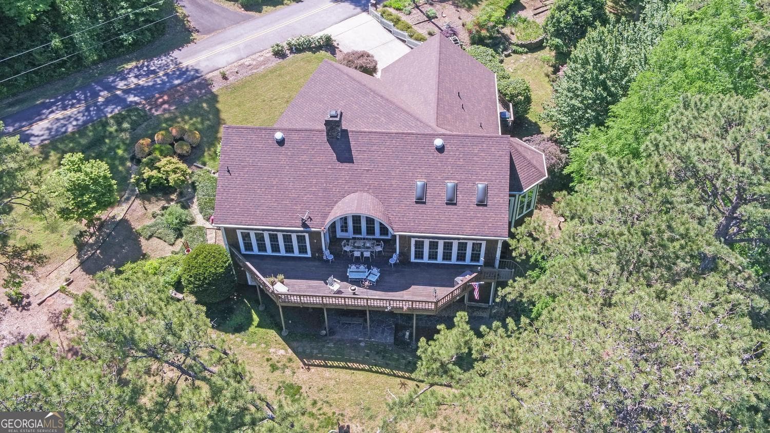 3 bedroom, 3 bathroom, 3,142 sq ft single family residence for sale at 1700 Harbor Light Marina Road, Lavonia, GA 30553 — photo 5