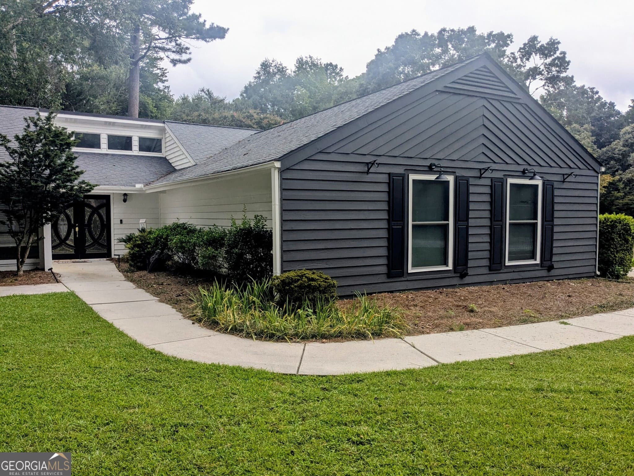 3 bedroom, 2 bathroom, 2,060 sq ft single family residence for rent at 101 Cornflower Court, Peachtree City, GA 30269 for $2,925 a month — photo 1 of 21
