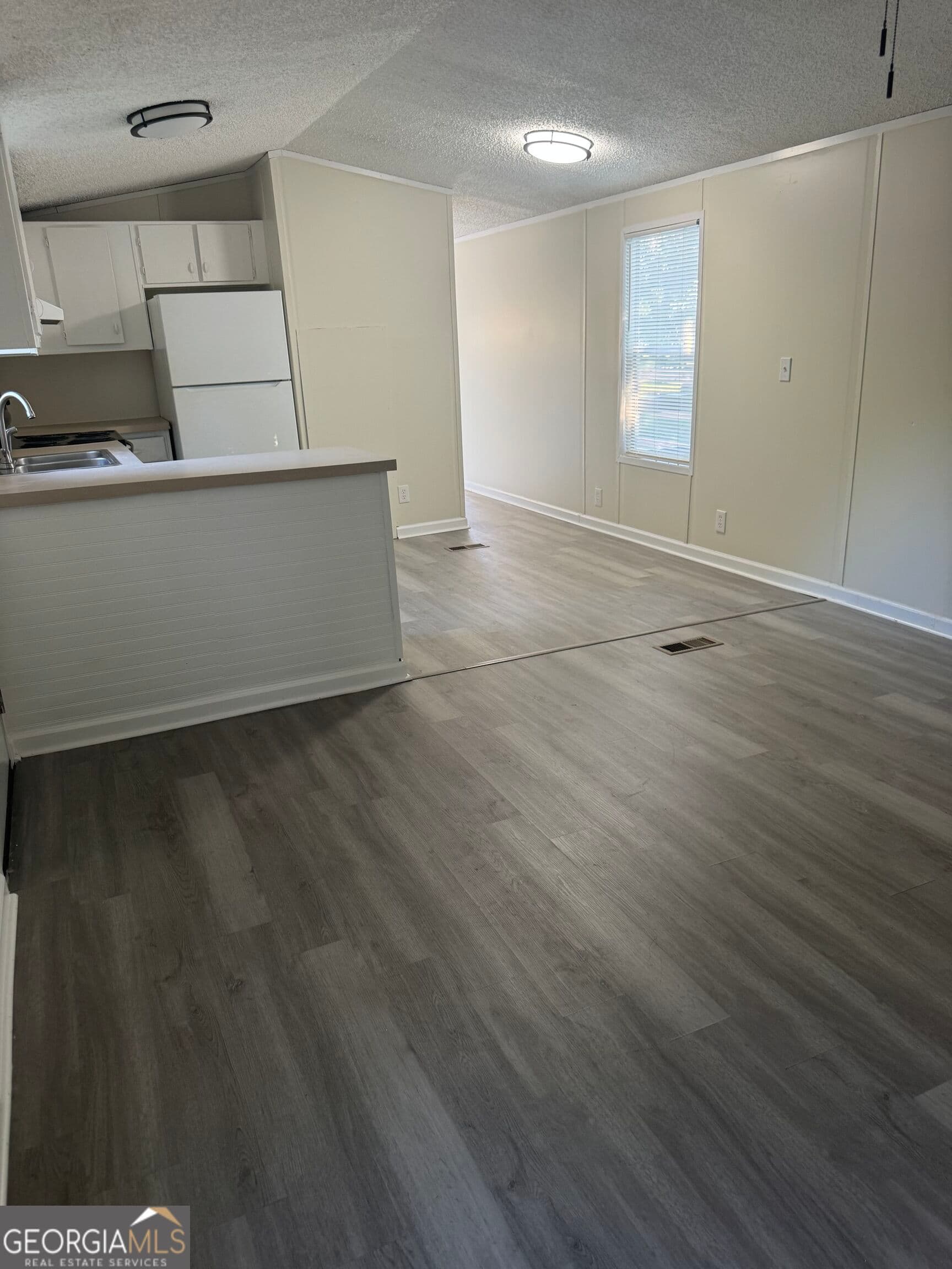 2 bedroom, 1 bathroom, 728 sq ft manufactured home,single family residence under contract at 955 Pinehill Road, Dublin, GA 31021 — photo 2