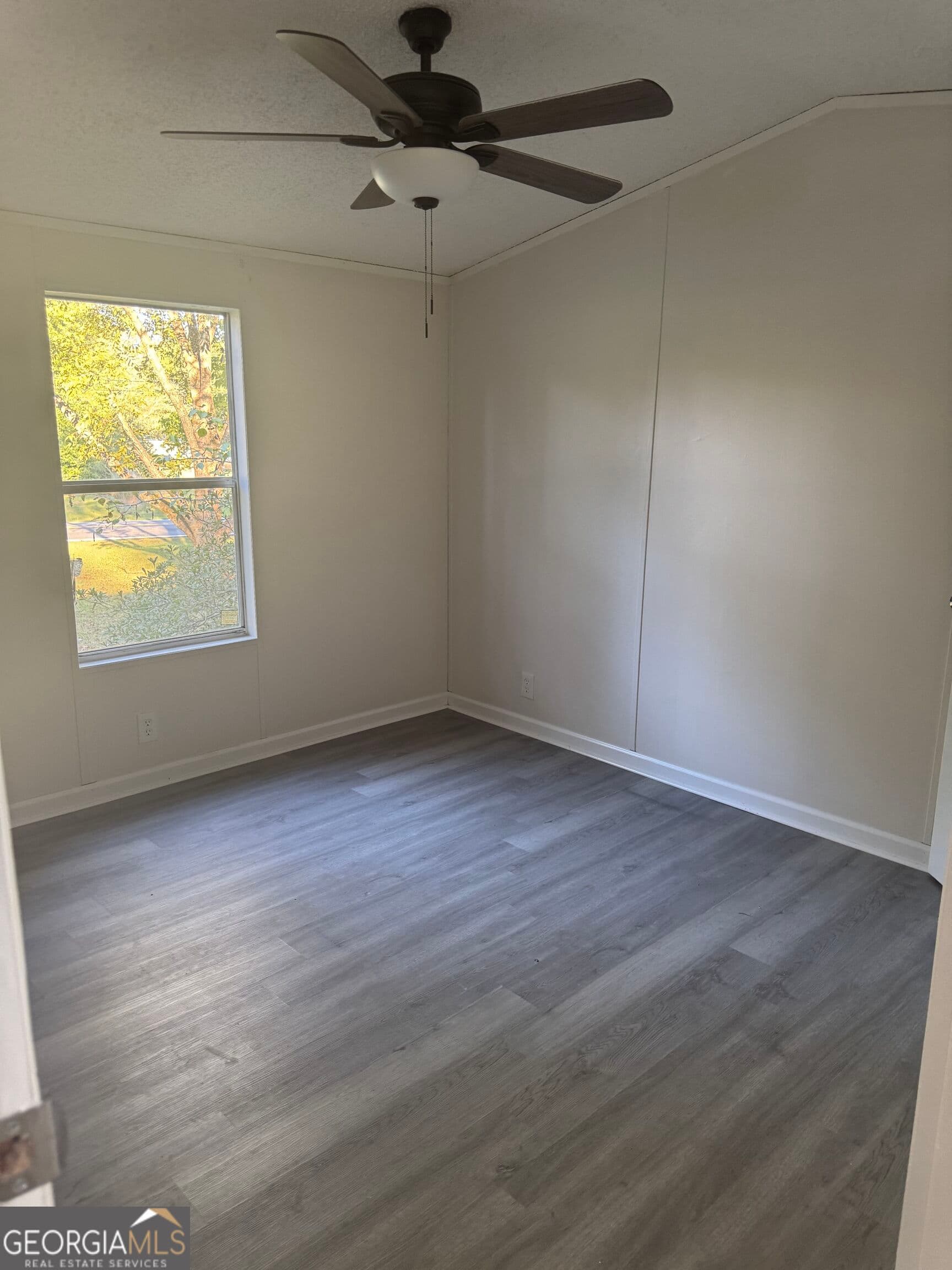 2 bedroom, 1 bathroom, 728 sq ft manufactured home,single family residence under contract at 955 Pinehill Road, Dublin, GA 31021 — photo 5