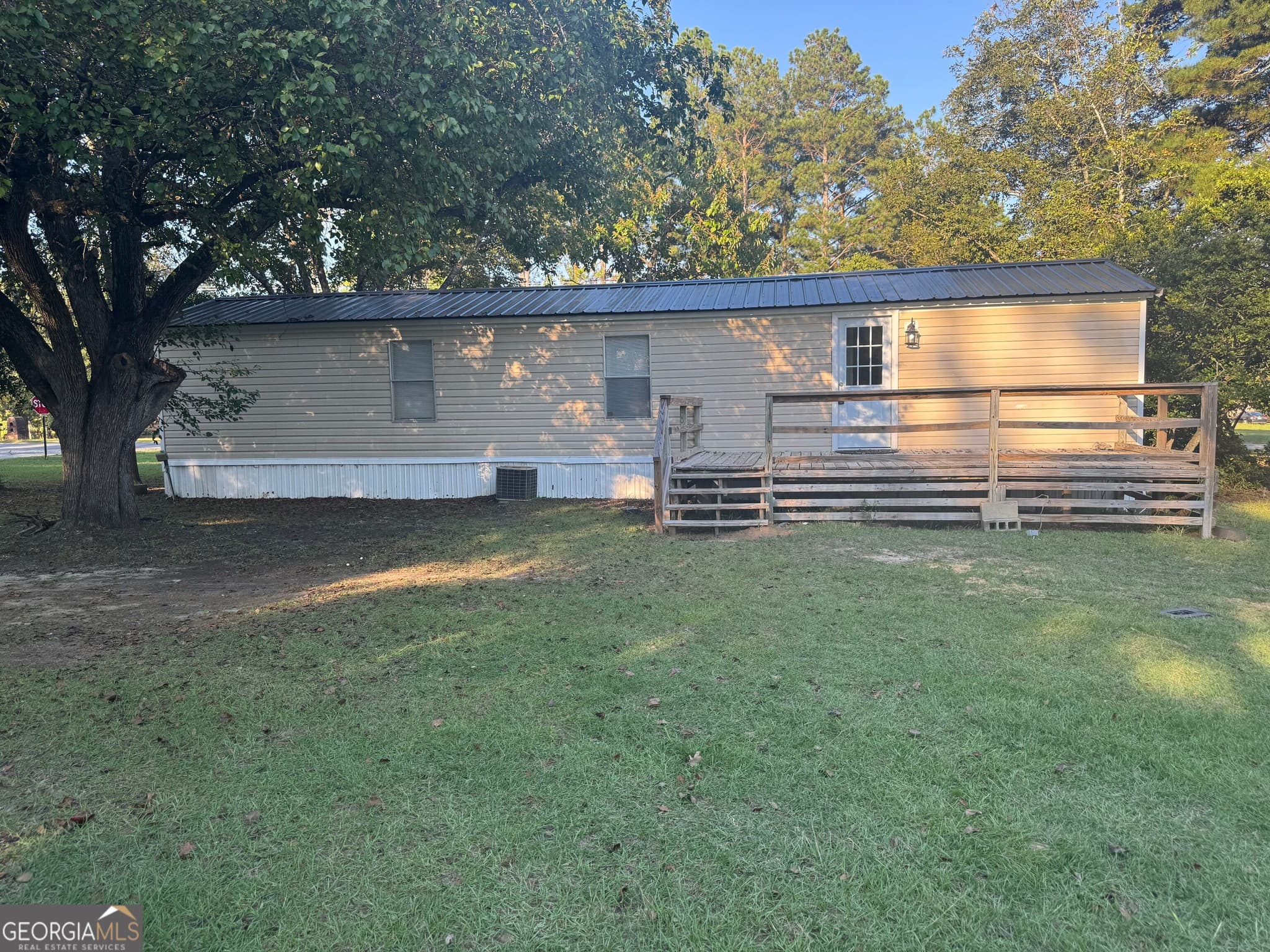 2 bedroom, 1 bathroom, 728 sq ft manufactured home,single family residence under contract at 955 Pinehill Road, Dublin, GA 31021 — photo 9