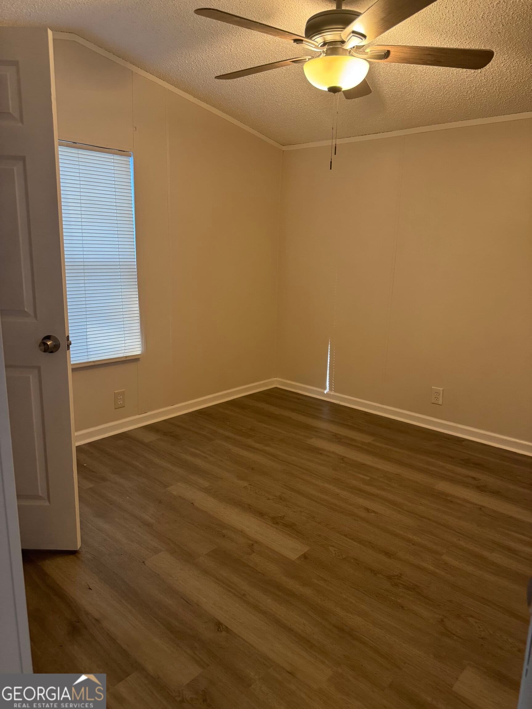 2 bedroom, 1 bathroom, 728 sq ft manufactured home,single family residence under contract at 955 Pinehill Road, Dublin, GA 31021 — photo 8