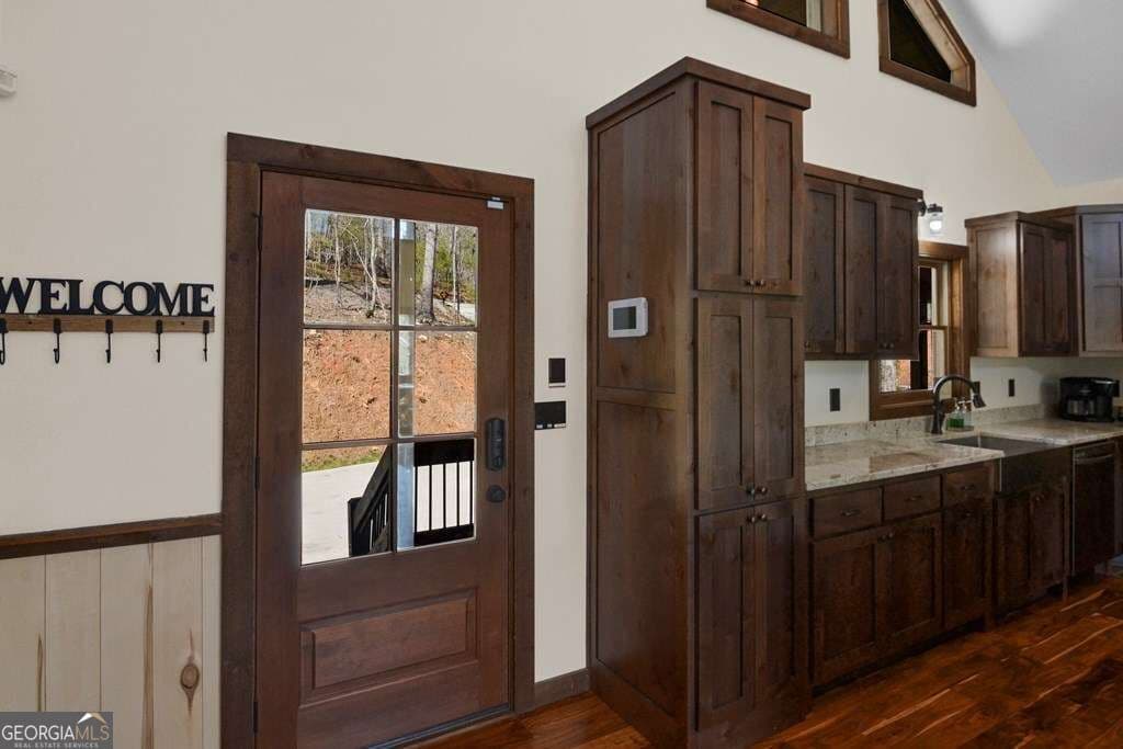 5 bedroom, 3 bathroom, 3,000 sq ft cabin,single family residence for sale at 65 Dawn Lane 725, Ellijay, GA 30540 — photo 8