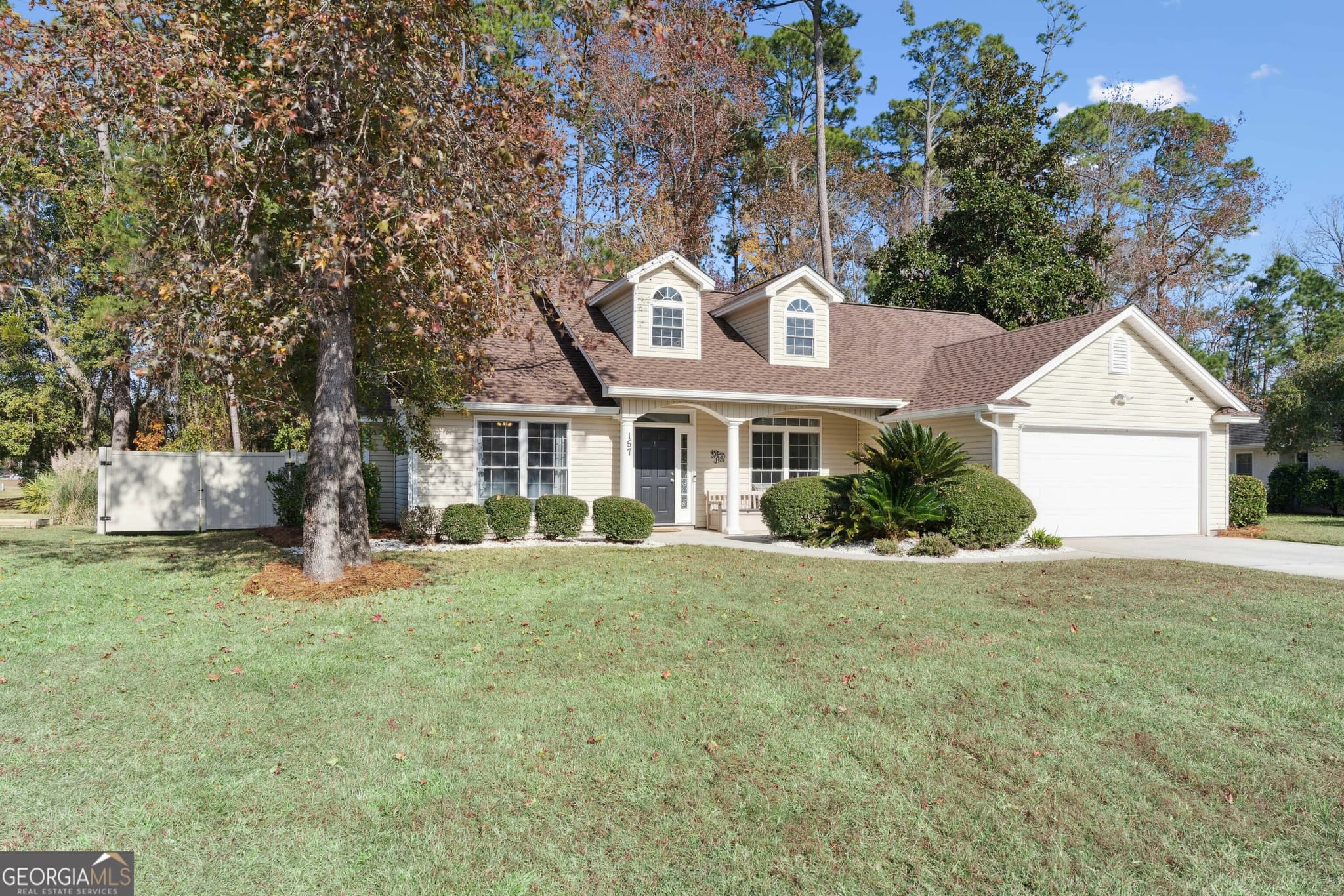 3 bedroom, 2 bathroom, 1,623 sq ft single family residence for sale at 157 Country Walk Circle, Brunswick, GA 31525 — photo 1 of 34