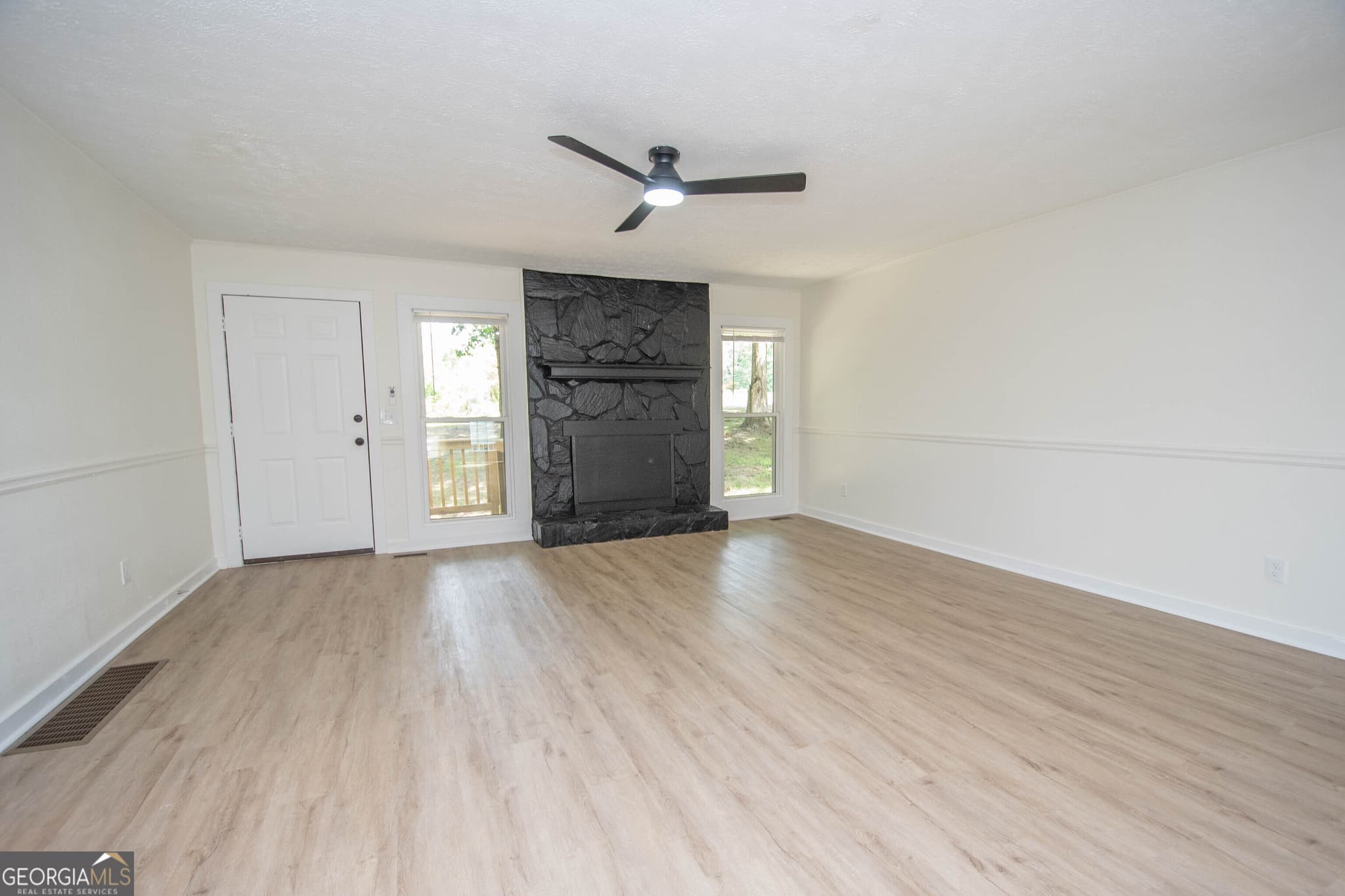 4 bedroom, 2.5 bathroom, 2,084 sq ft single family residence for sale at 240 Hearthstone Drive, Newnan, GA 30263 — photo 8