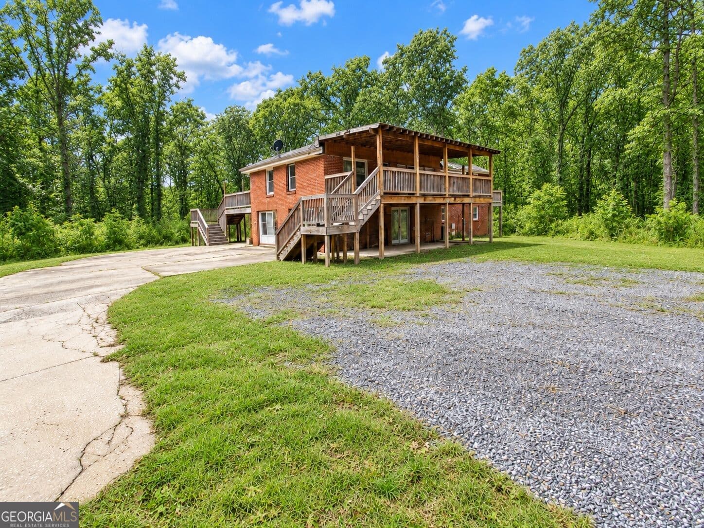 3 bedroom, 2 bathroom, 1,185 sq ft single family residence for sale at 140 Joe Bray Road, Fayetteville, GA 30214 — photo 2