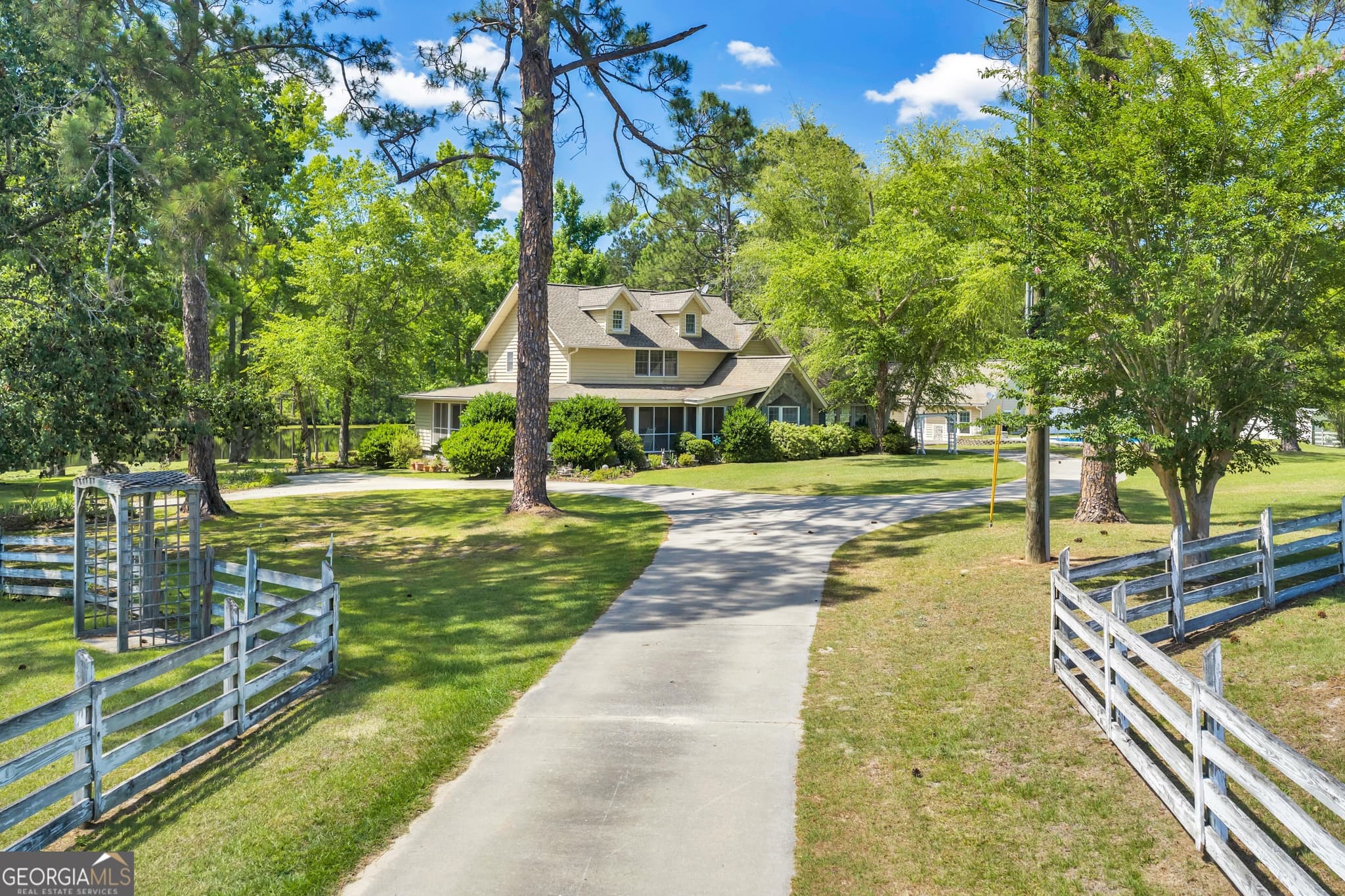 3 bedroom, 4 bathroom, 4,245 sq ft single family residence for sale at 87 Georgia Avenue, Adrian, GA 31002 — photo 2