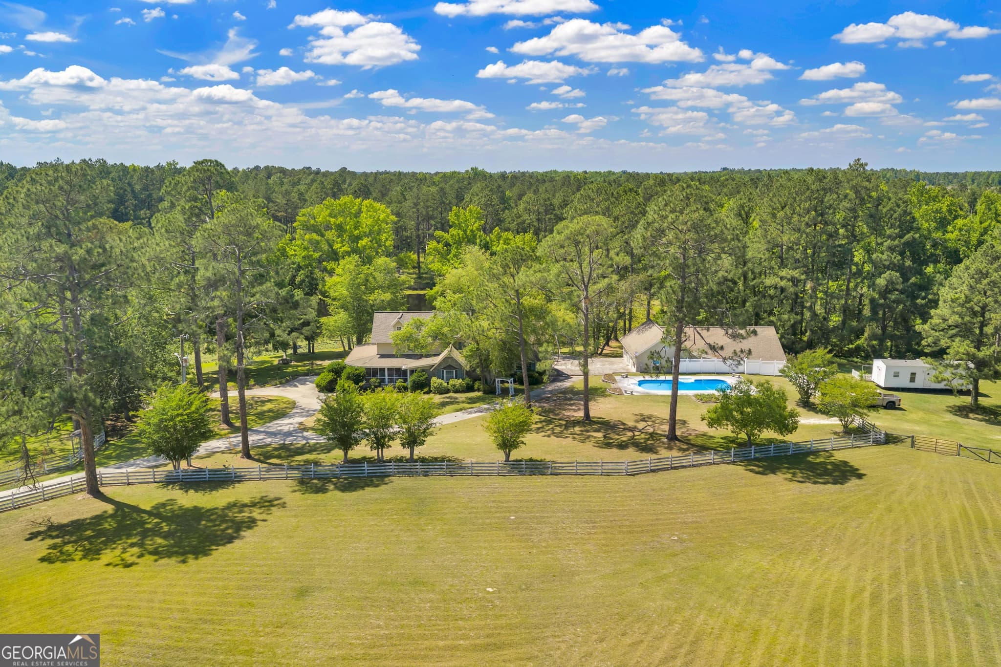 3 bedroom, 4 bathroom, 4,245 sq ft single family residence for sale at 87 Georgia Avenue, Adrian, GA 31002 — photo 1 of 74