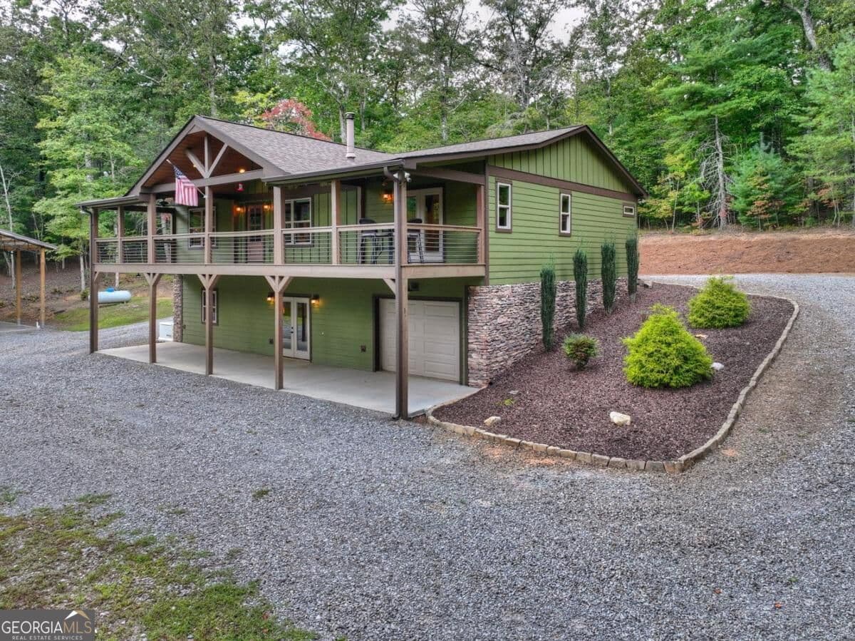 4 bedroom, 3 bathroom, 3,072 sq ft cabin,single family residence for sale at 185 Pine Lane 5,6,7, Mineral Bluff, GA 30559 — photo 6