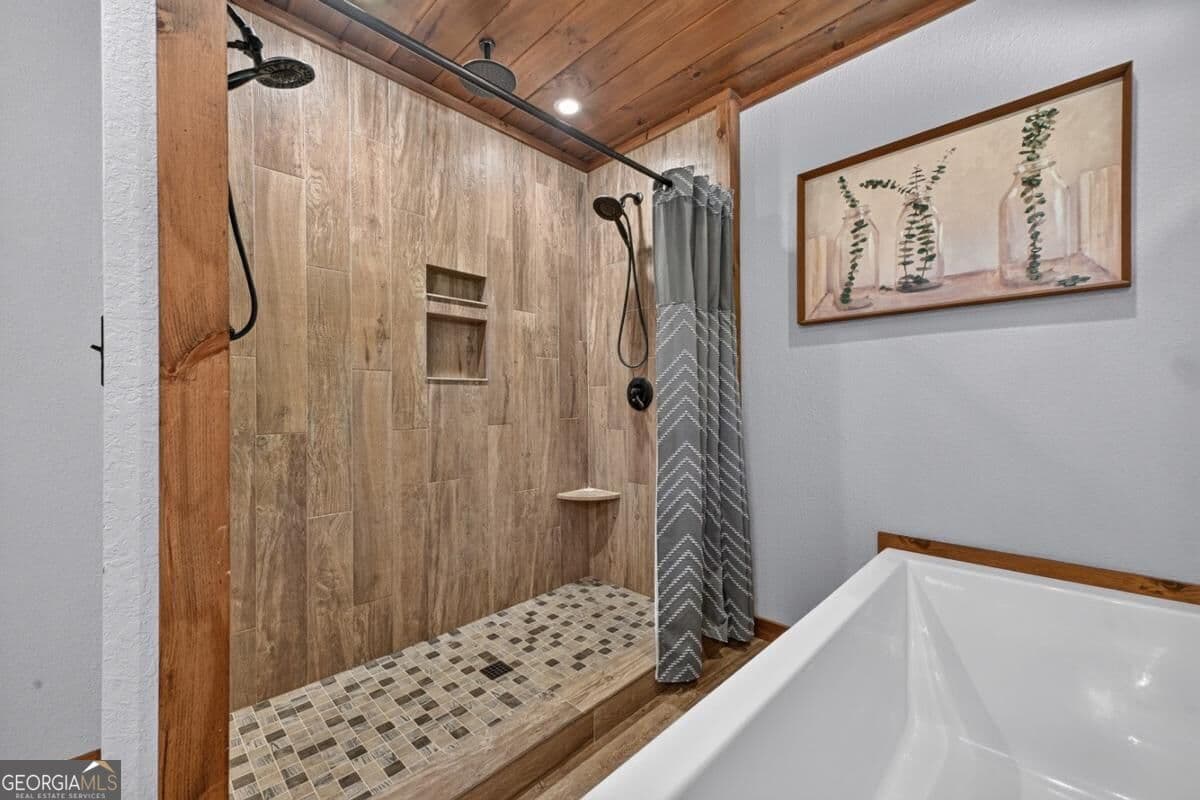 4 bedroom, 3 bathroom, 3,072 sq ft cabin,single family residence for sale at 185 Pine Lane 5,6,7, Mineral Bluff, GA 30559 — photo 3