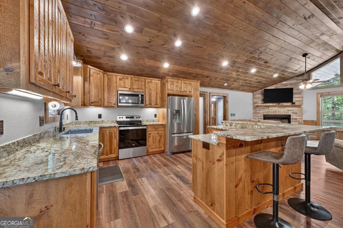 4 bedroom, 3 bathroom, 3,072 sq ft cabin,single family residence for sale at 185 Pine Lane 5,6,7, Mineral Bluff, GA 30559 — photo 9