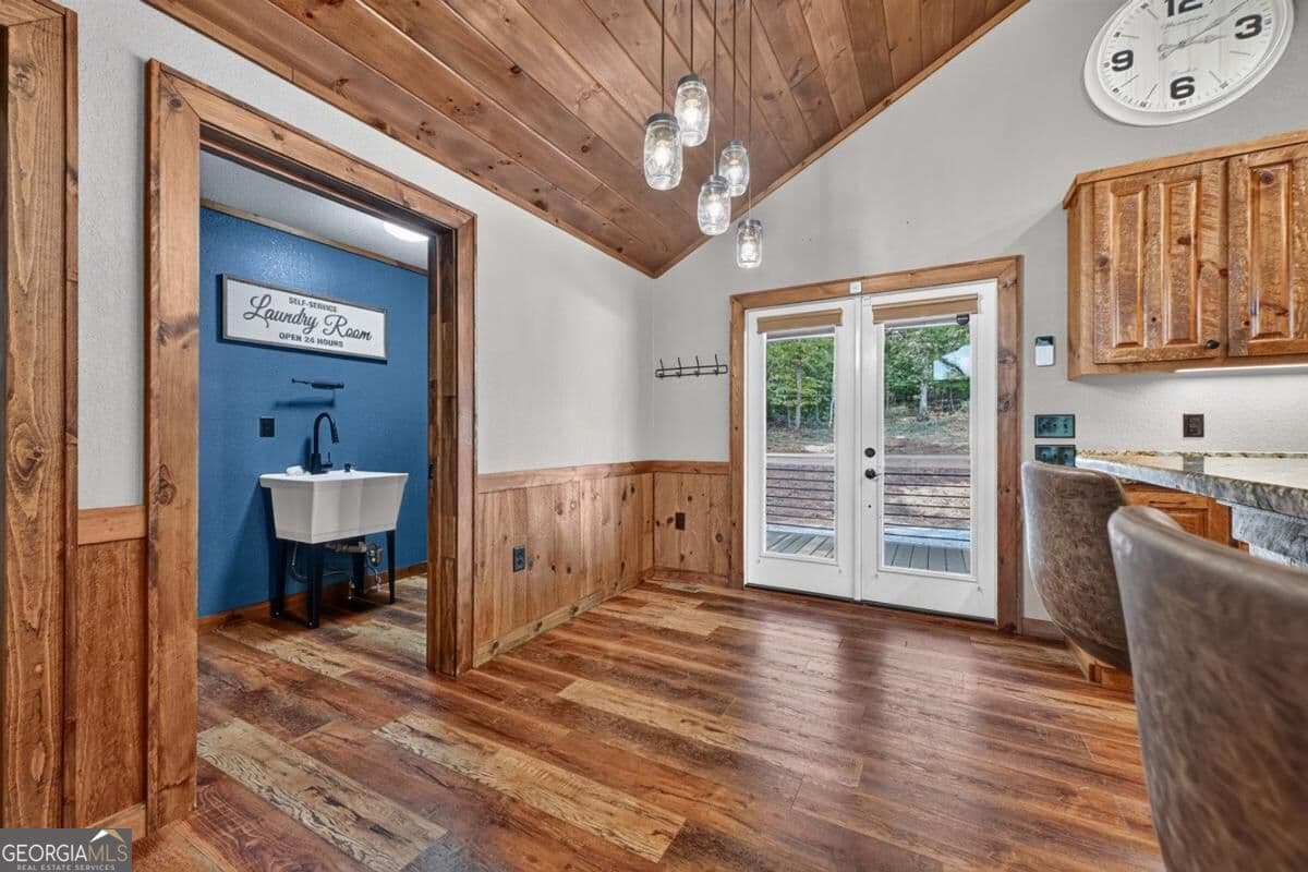 4 bedroom, 3 bathroom, 3,072 sq ft cabin,single family residence for sale at 185 Pine Lane 5,6,7, Mineral Bluff, GA 30559 — photo 10