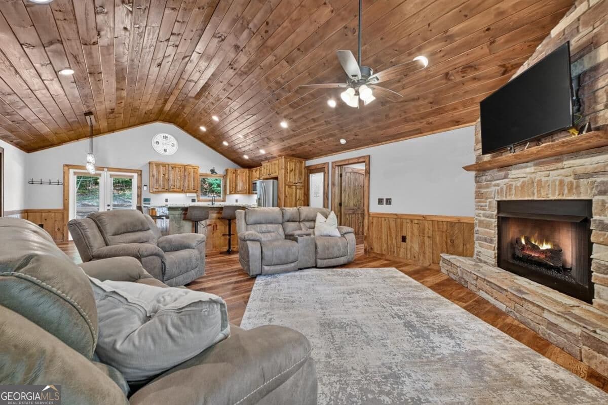 4 bedroom, 3 bathroom, 3,072 sq ft cabin,single family residence for sale at 185 Pine Lane 5,6,7, Mineral Bluff, GA 30559 — photo 8