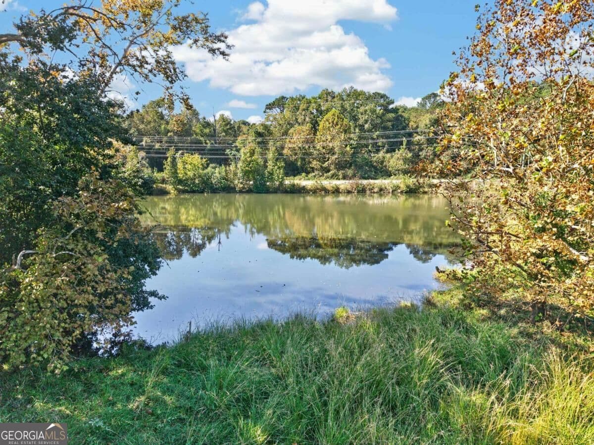 2 bedroom, 1.5 bathroom, 2,020 sq ft single family residence for sale at 366 Old Phoenix Road, Eatonton, GA 31024 — photo 7