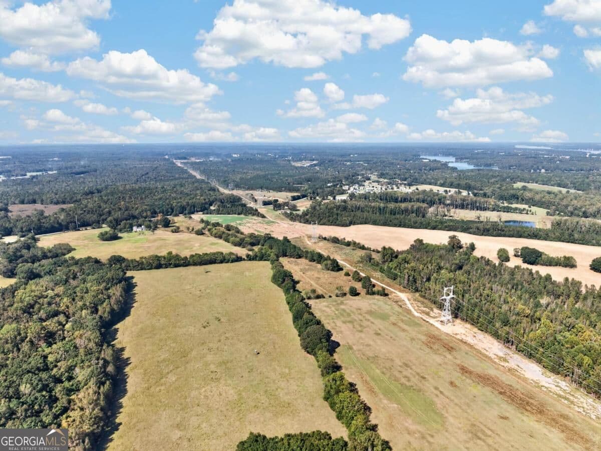 2 bedroom, 1.5 bathroom, 2,020 sq ft single family residence for sale at 366 Old Phoenix Road, Eatonton, GA 31024 — photo 3