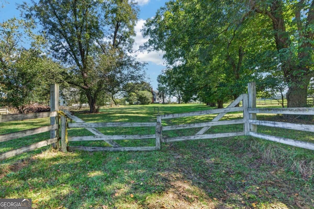 2 bedroom, 1.5 bathroom, 2,020 sq ft single family residence for sale at 366 Old Phoenix Road, Eatonton, GA 31024 — photo 10