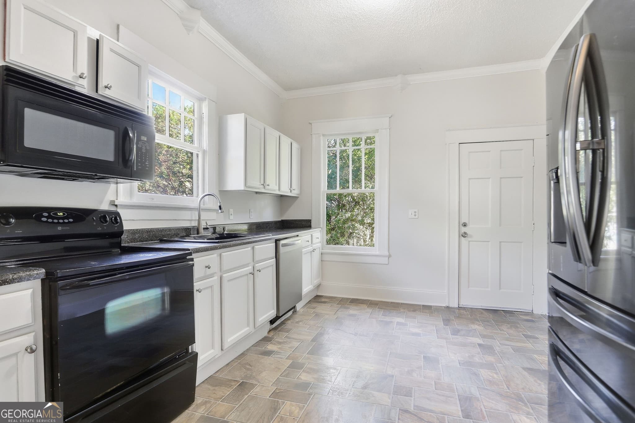 2 bedroom, 2 bathroom, 1,204 sq ft single family residence for sale at 1470 Graham Street, Atlanta, GA 30310 — photo 2