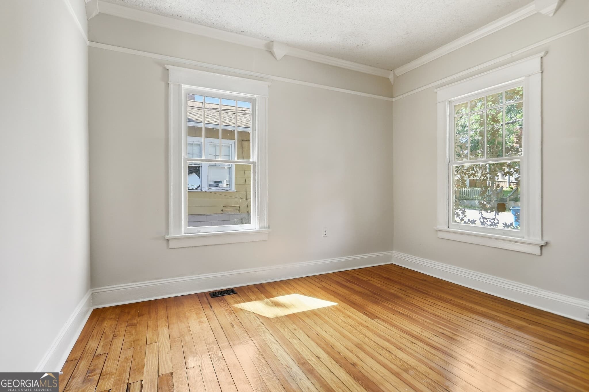 2 bedroom, 2 bathroom, 1,204 sq ft single family residence for sale at 1470 Graham Street, Atlanta, GA 30310 — photo 4