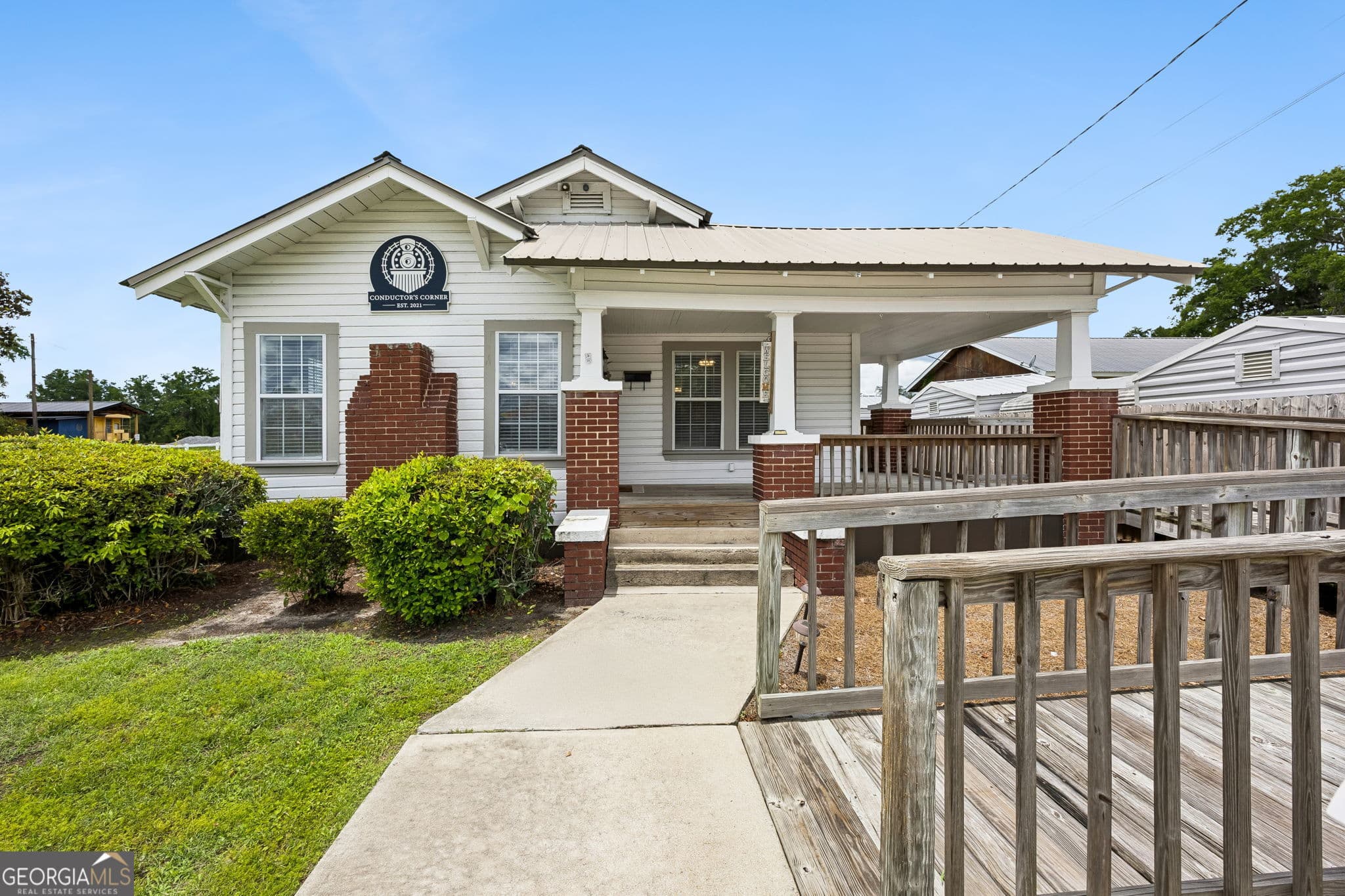2 bedroom, 1 bathroom, 1,131 sq ft mixed use under contract at 383 First Street, Folkston, GA 31537 — photo 2