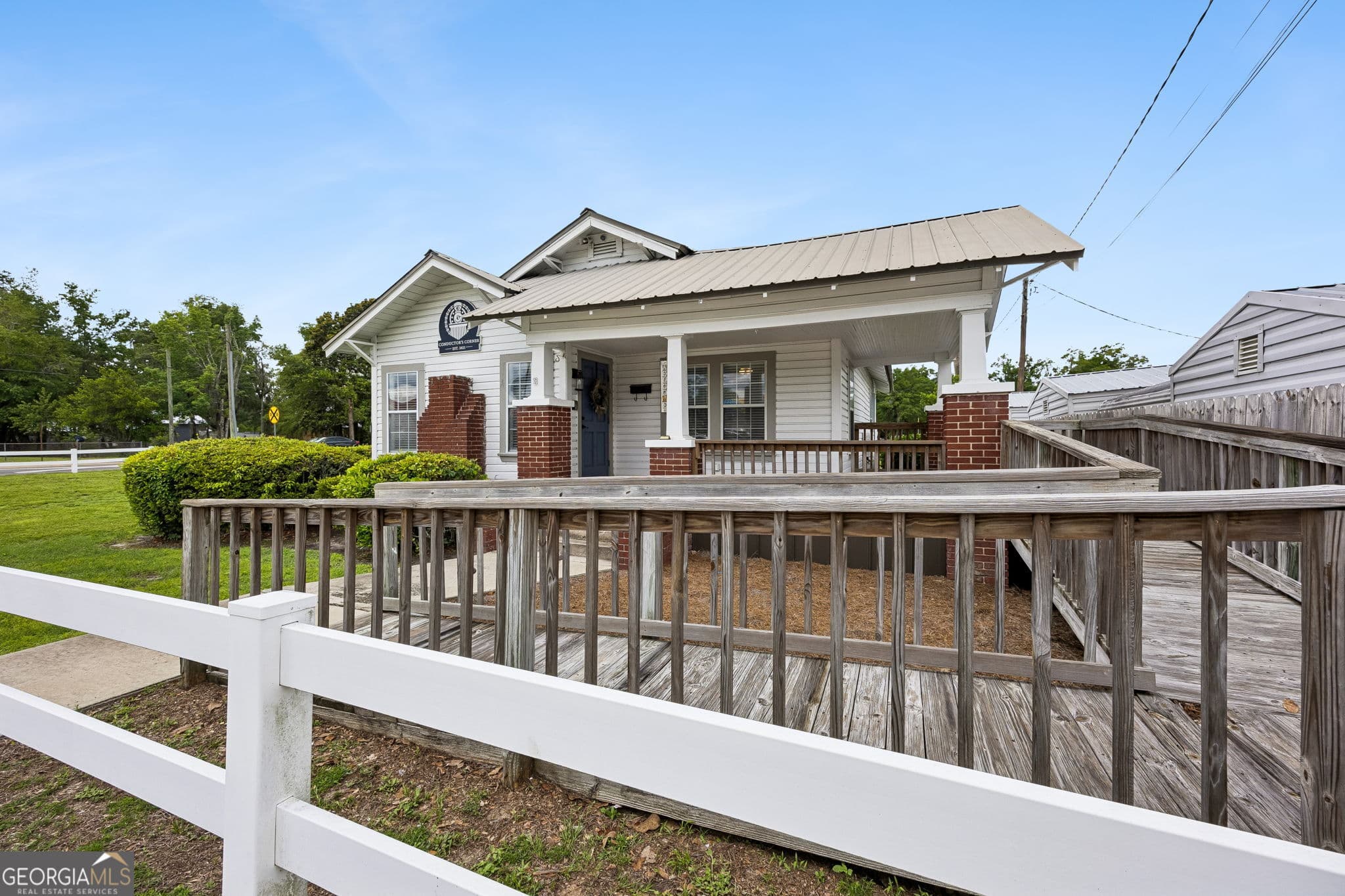 2 bedroom, 1 bathroom, 1,131 sq ft mixed use under contract at 383 First Street, Folkston, GA 31537 — photo 3